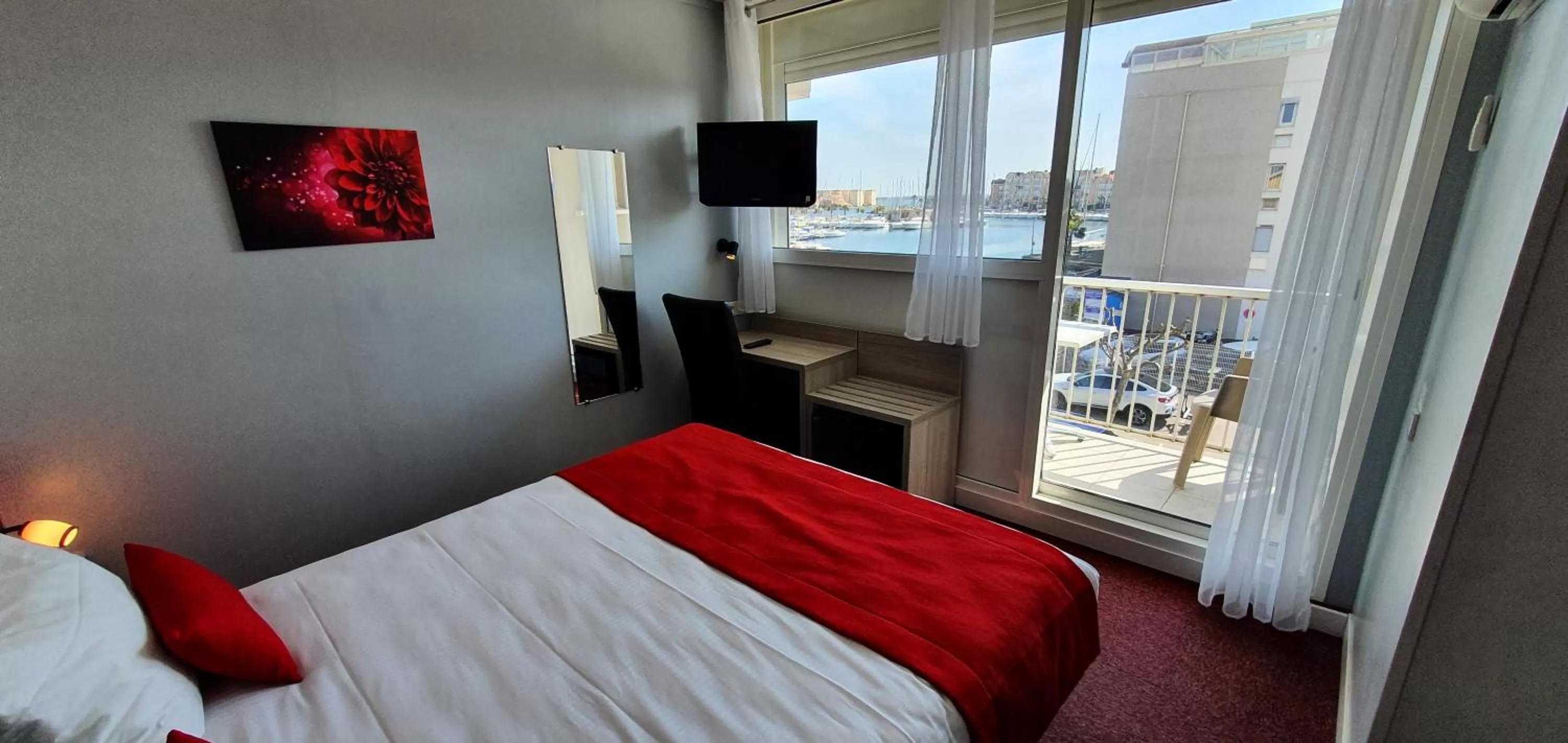 Bedroom, Bed in Hôtel Port Beach