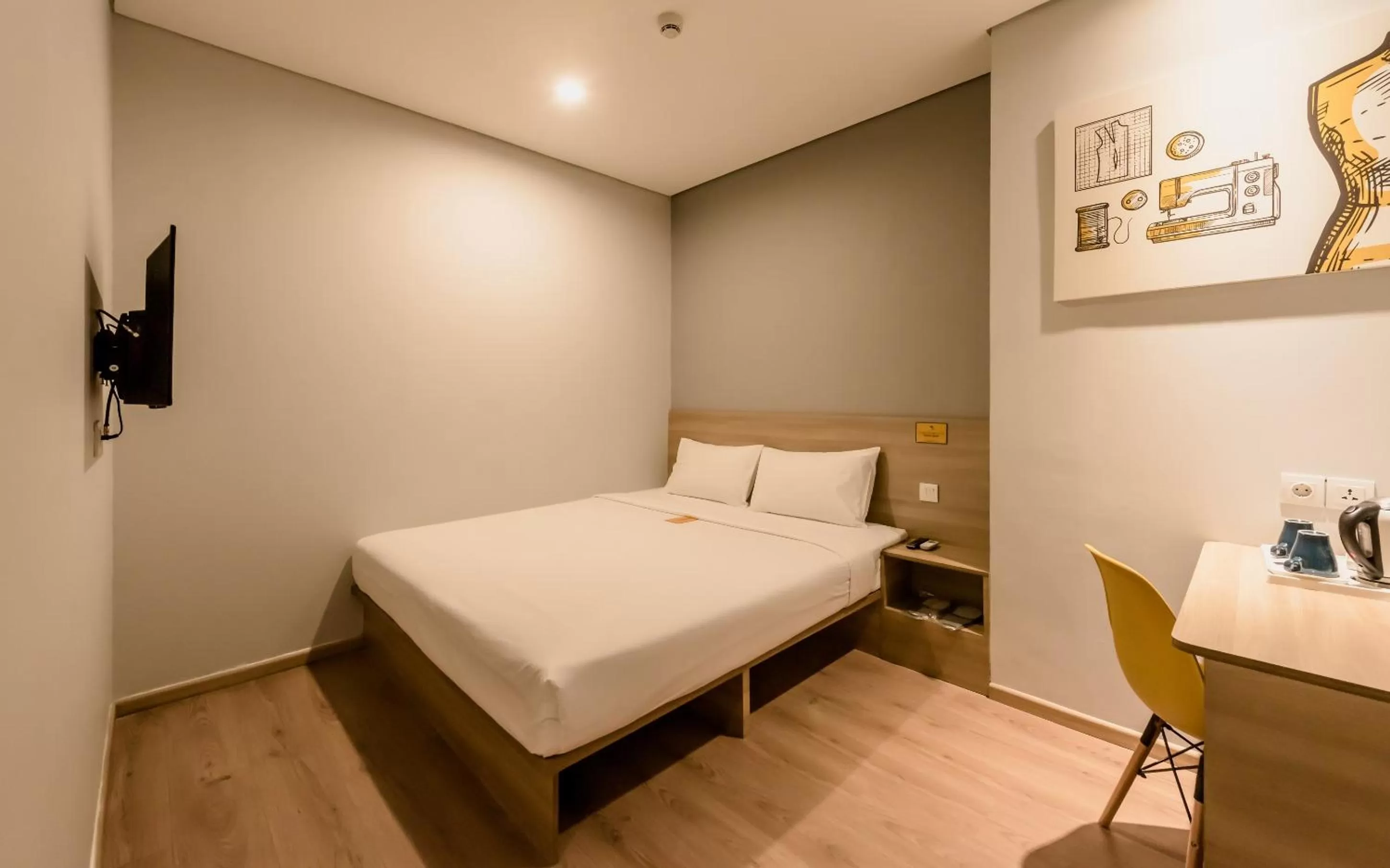 Bedroom, Bed in Yellow Bee Tanah Abang