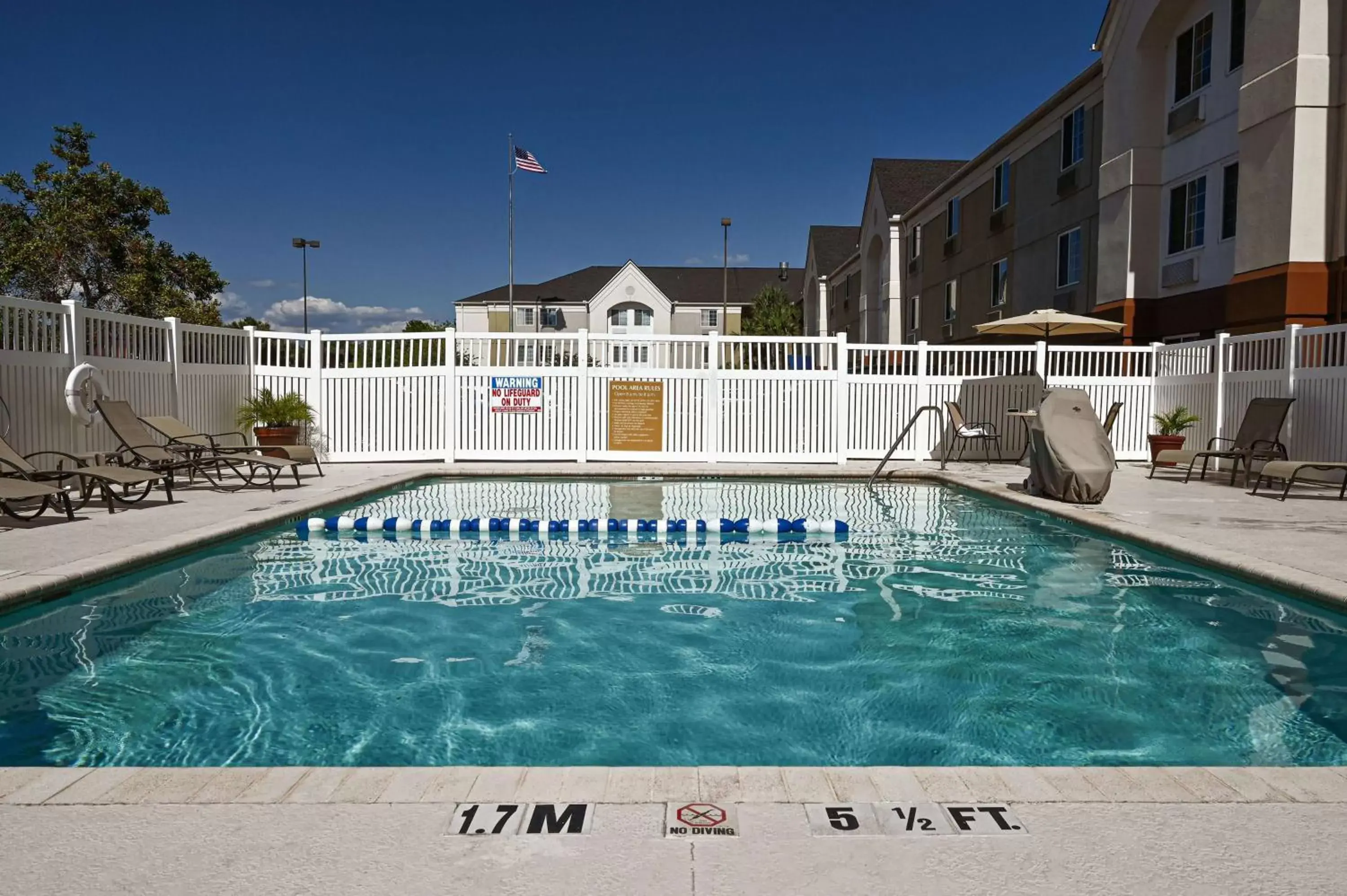 Pool view, Swimming Pool in Sonesta Simply Suites Clearwater