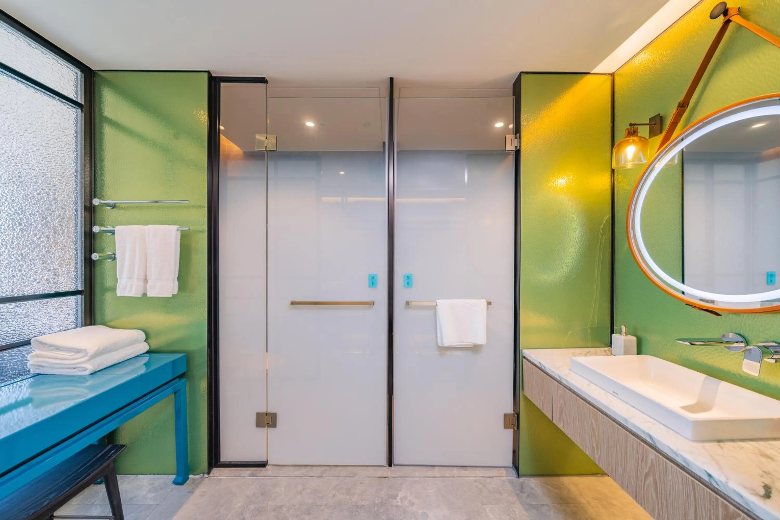 Shower in Holiday Inn Zhuhai City Center by IHG