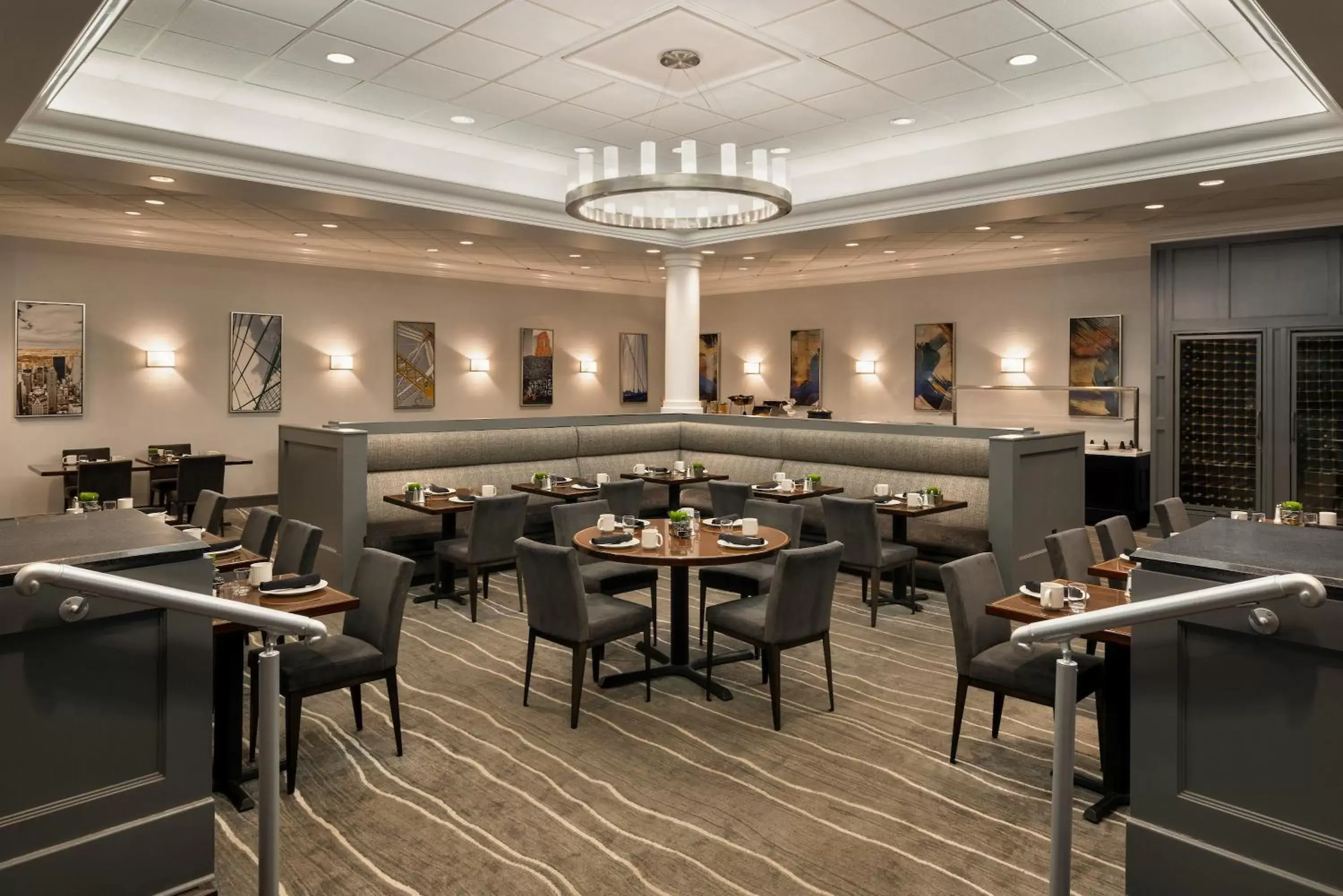 Restaurant/Places to Eat in Crowne Plaza Englewood, an IHG Hotel