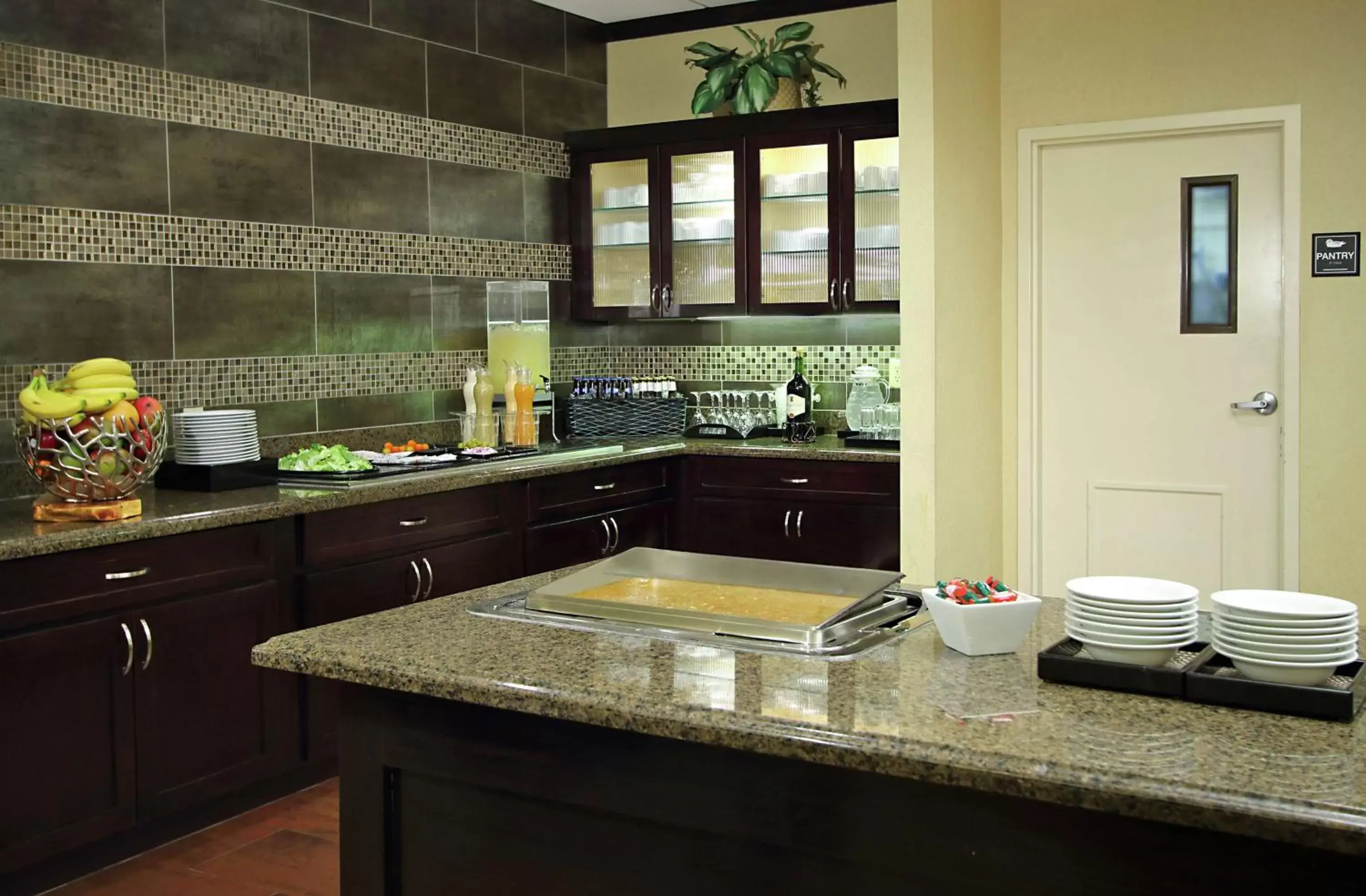 Dining area, Kitchen/Kitchenette in Homewood Suites Beaumont