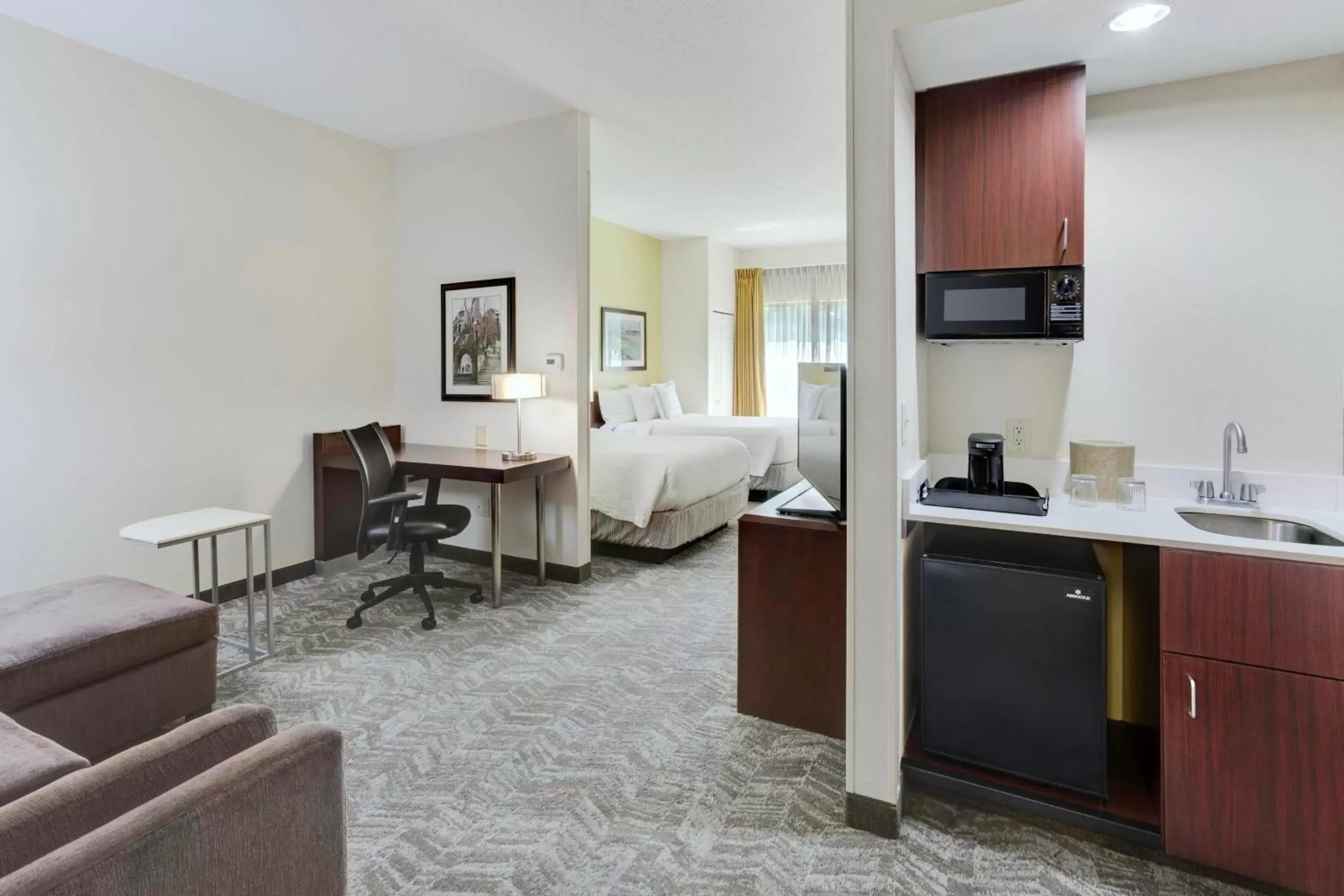 Photo of the whole room, Kitchen/Kitchenette in SpringHill Suites Milford