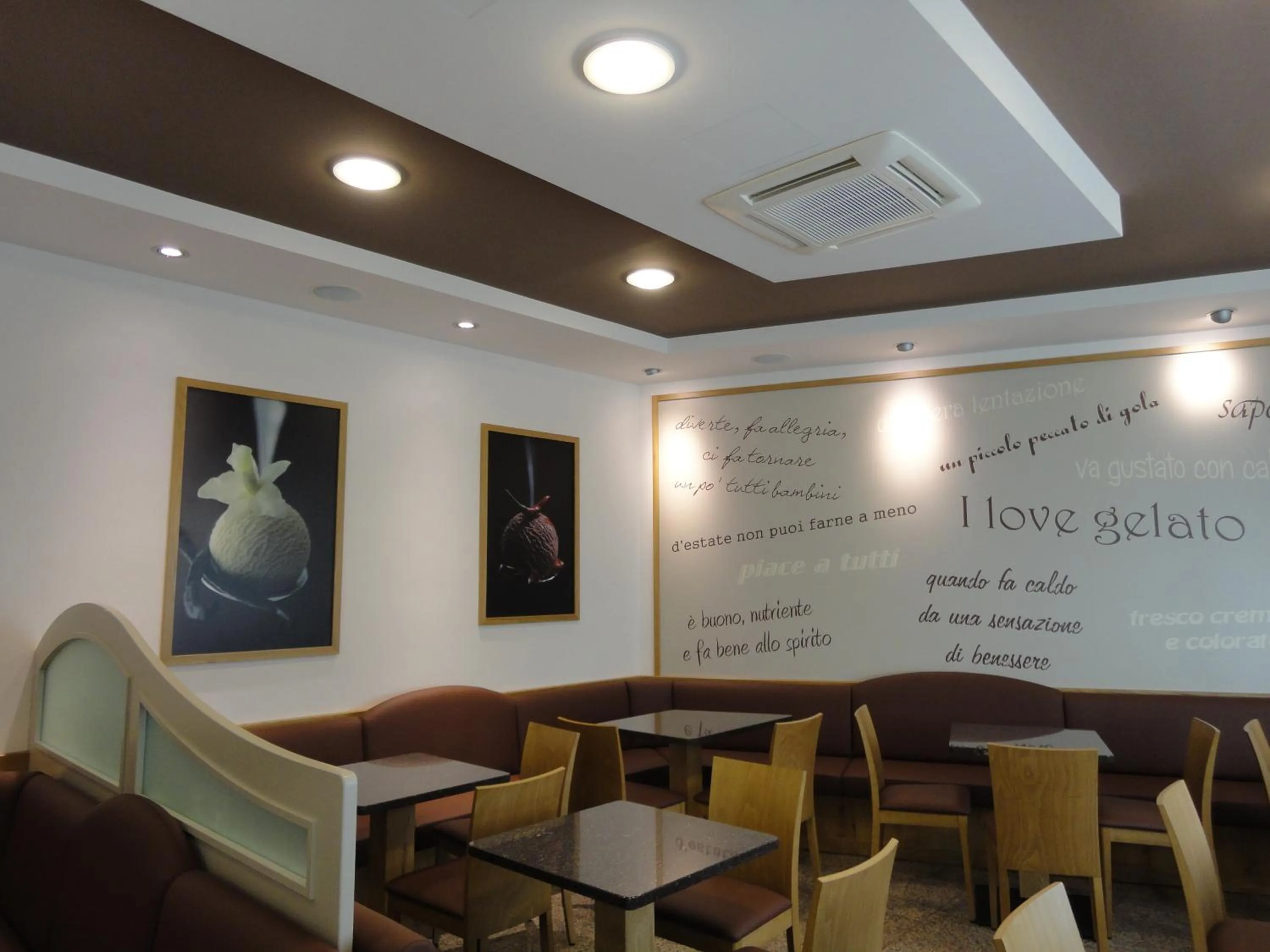 Lounge or bar in Albergo Tuenno