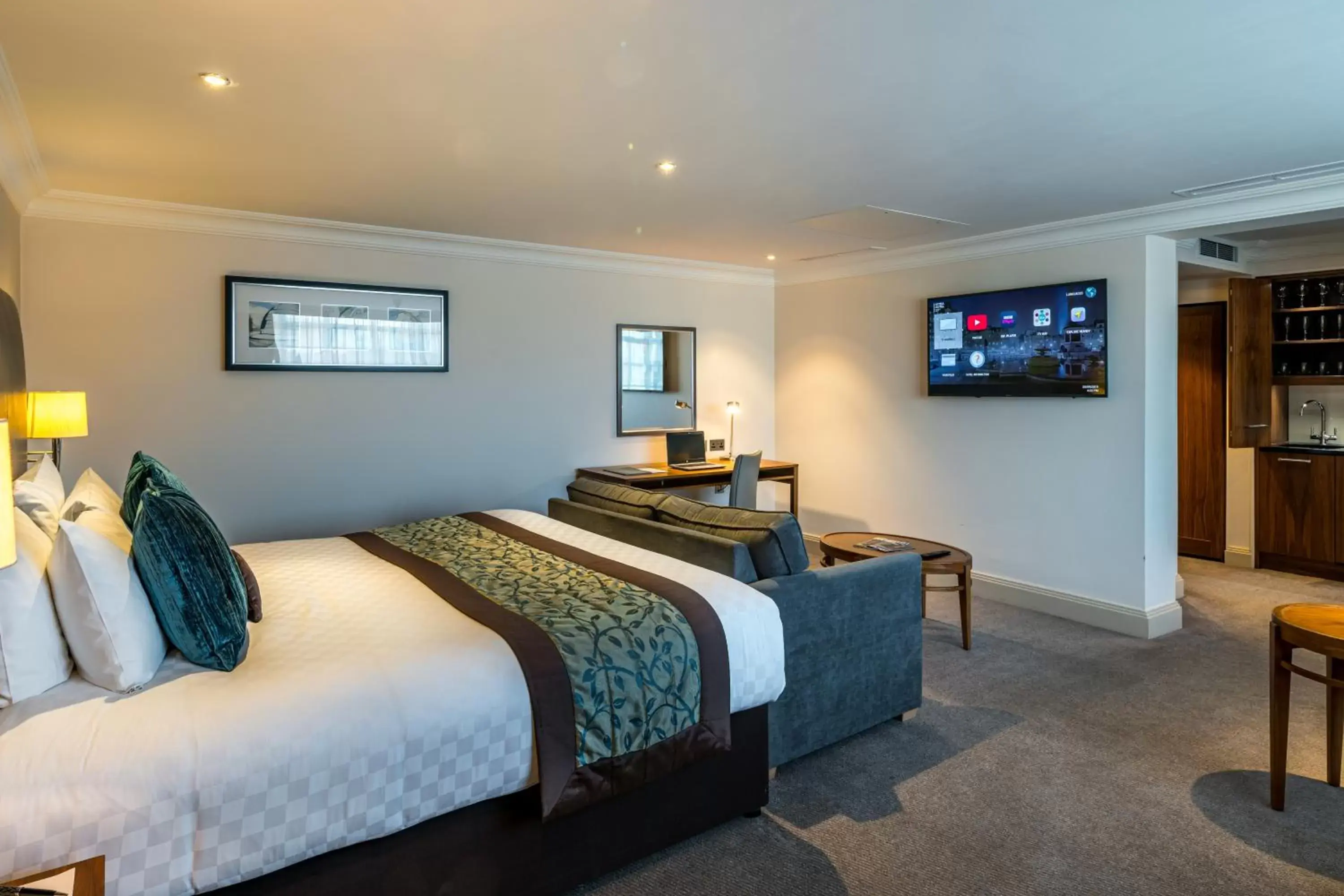 TV and multimedia, Bed in Thistle London Marble Arch