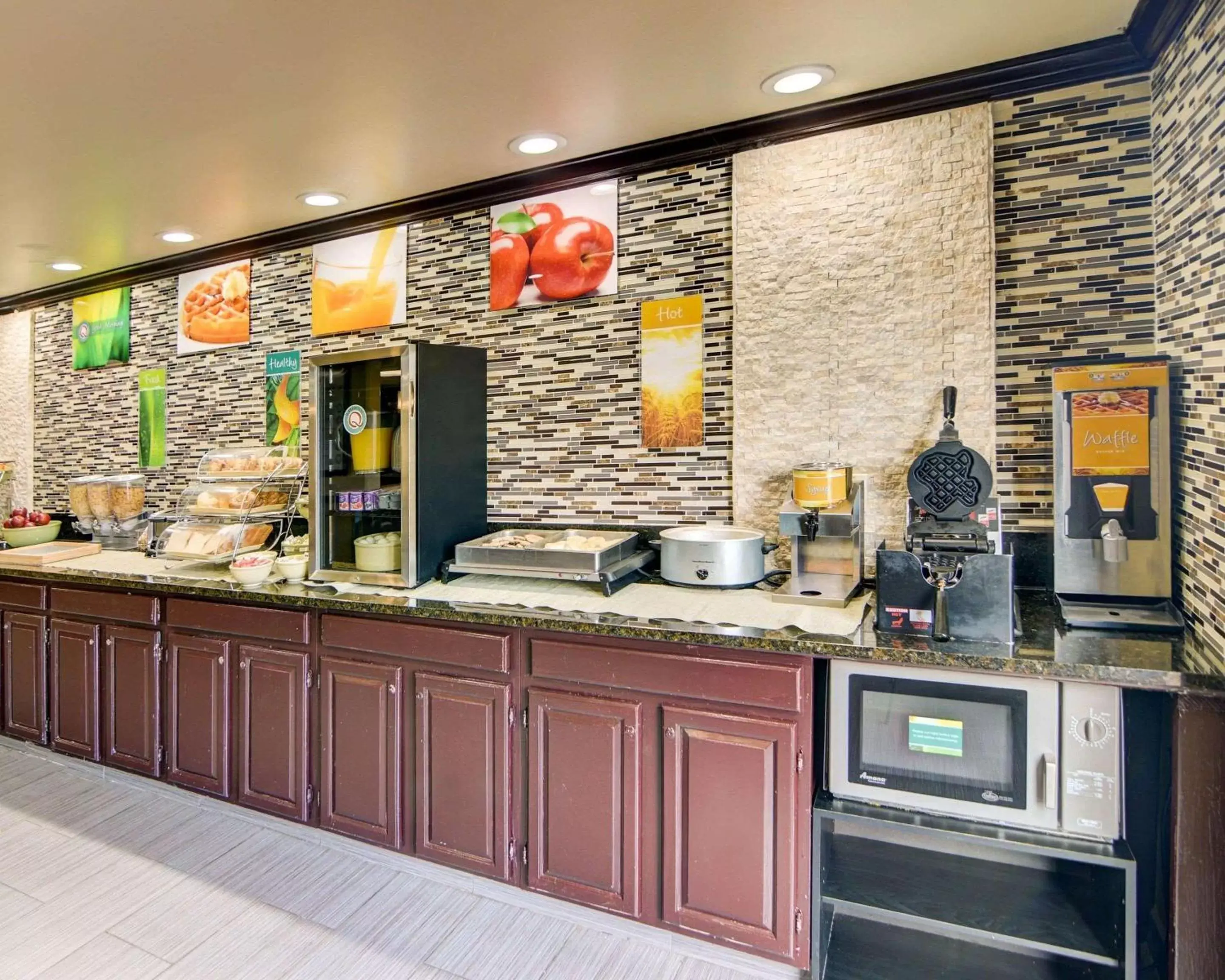 Restaurant/Places to Eat in Quality Inn DFW Airport North - Irving