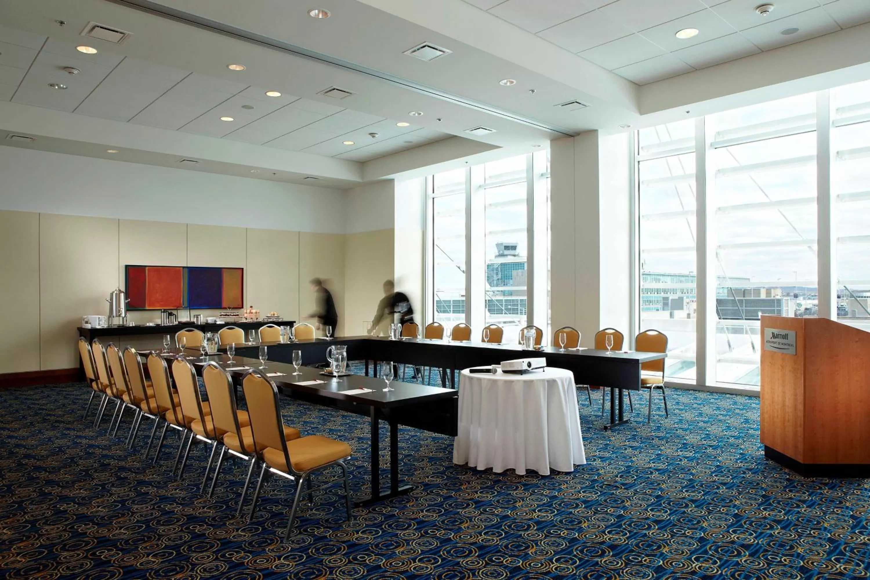 Meeting/conference room in Marriott Montreal Airport In-Terminal Hotel