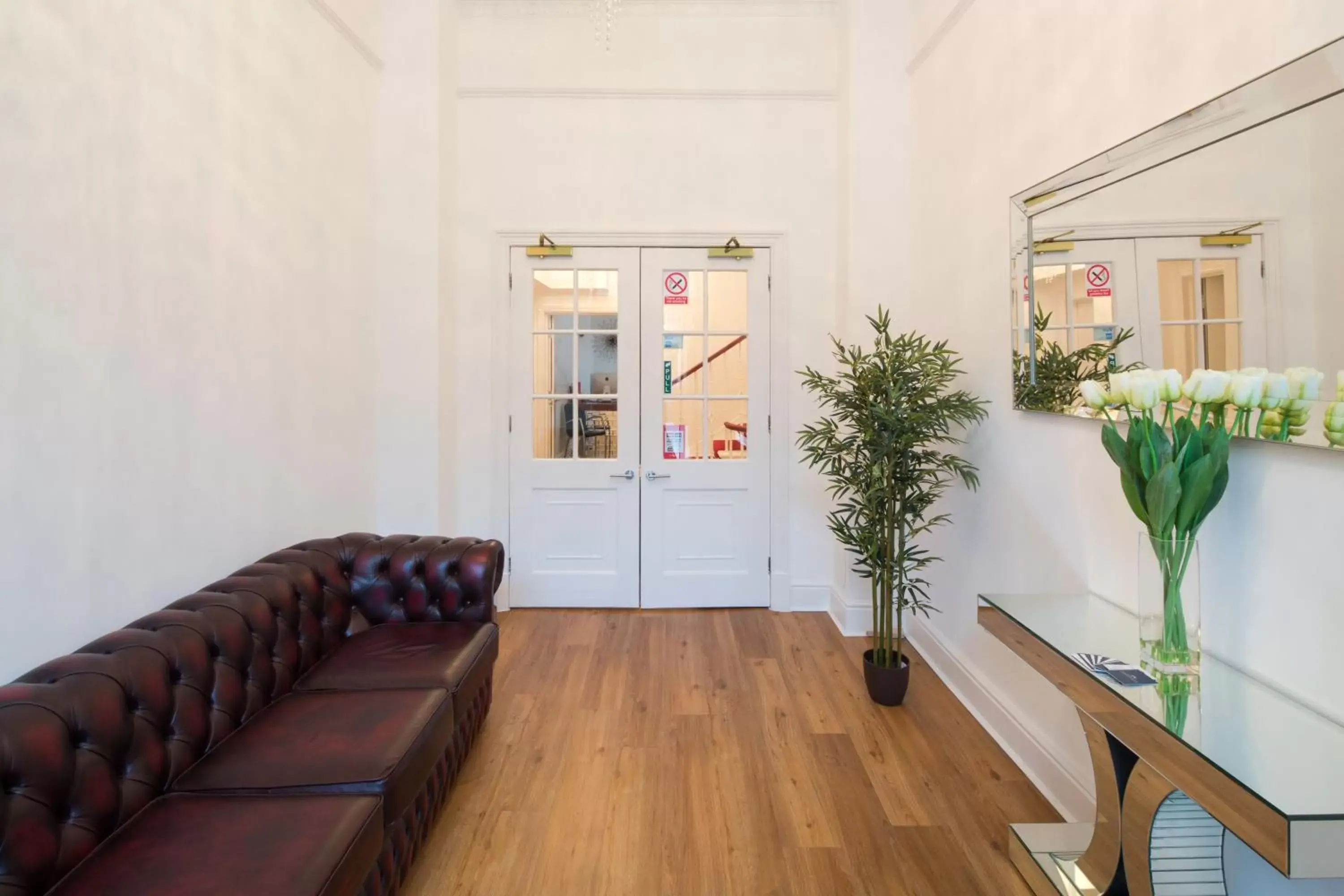 Seating area in Edinburgh Castle Apartments