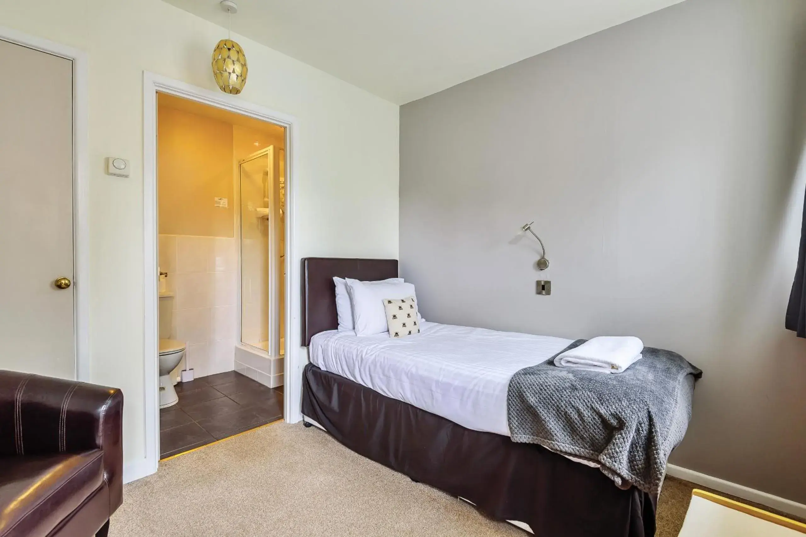 Single Room - single occupancy in The White House Guest House