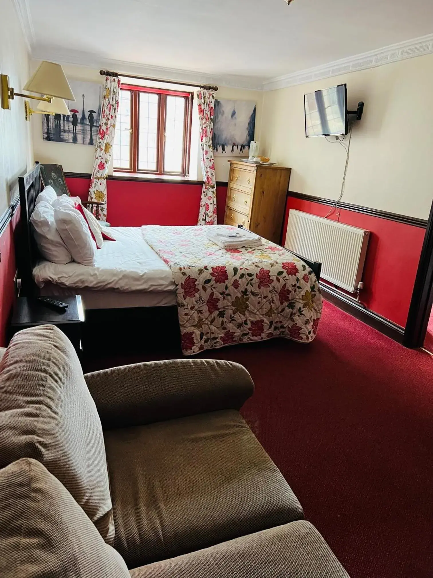 Family Room (2 Adults + 2 Children) in Crown & Cushion Hotel