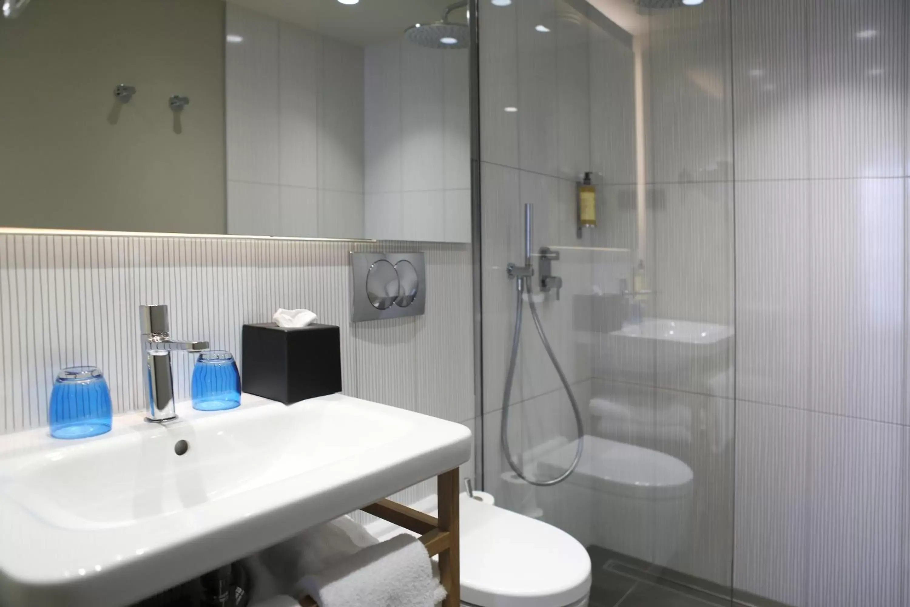 Shower, Bathroom in Best Western Plus Hôtel La Joliette