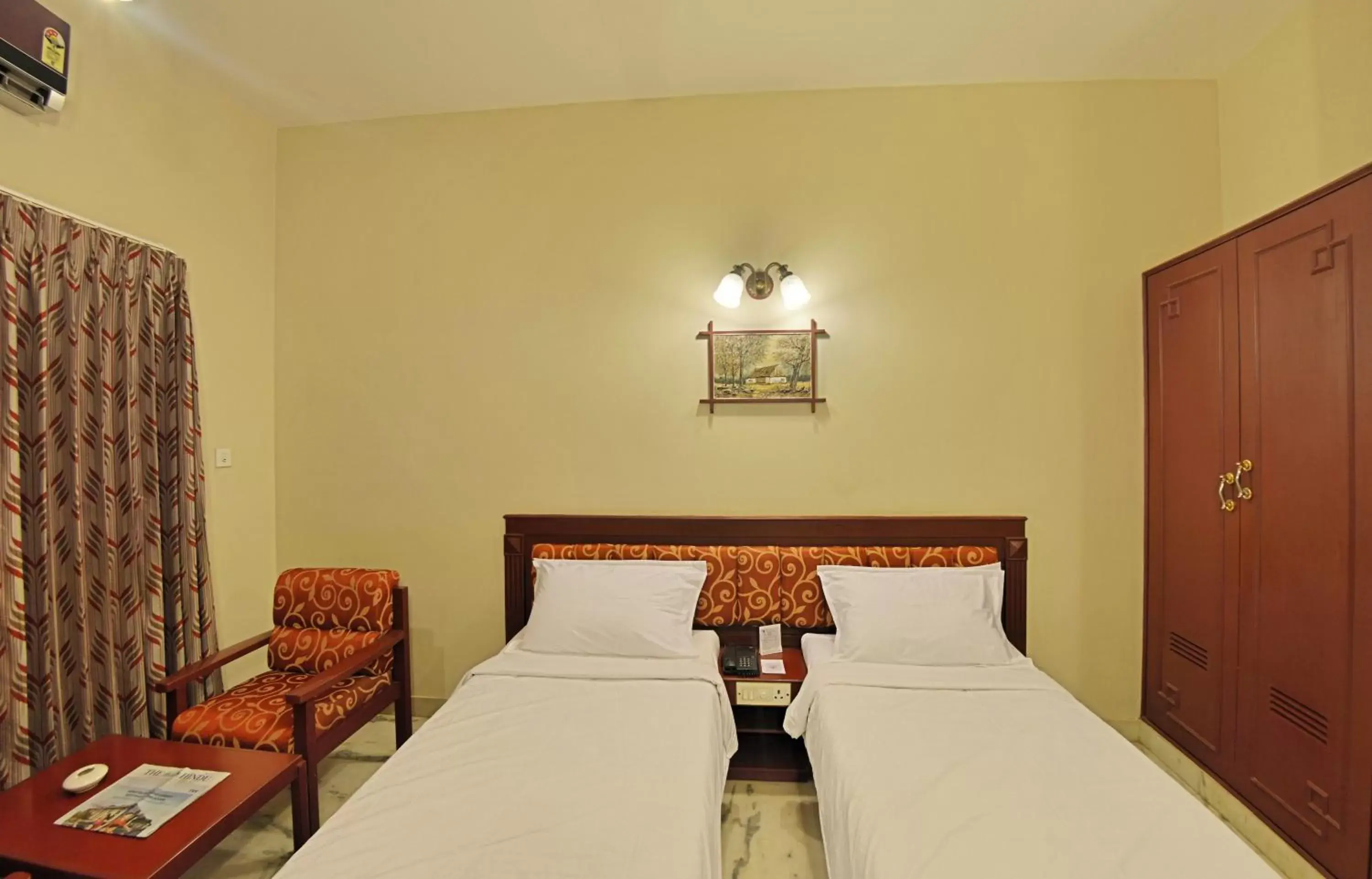 bunk bed, Bed in Hotel Gnanam