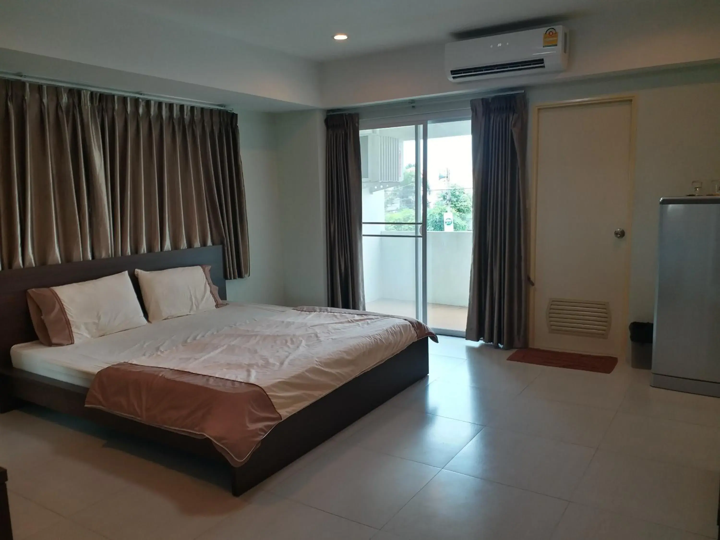 Bedroom, Bed in TongPrasit Place