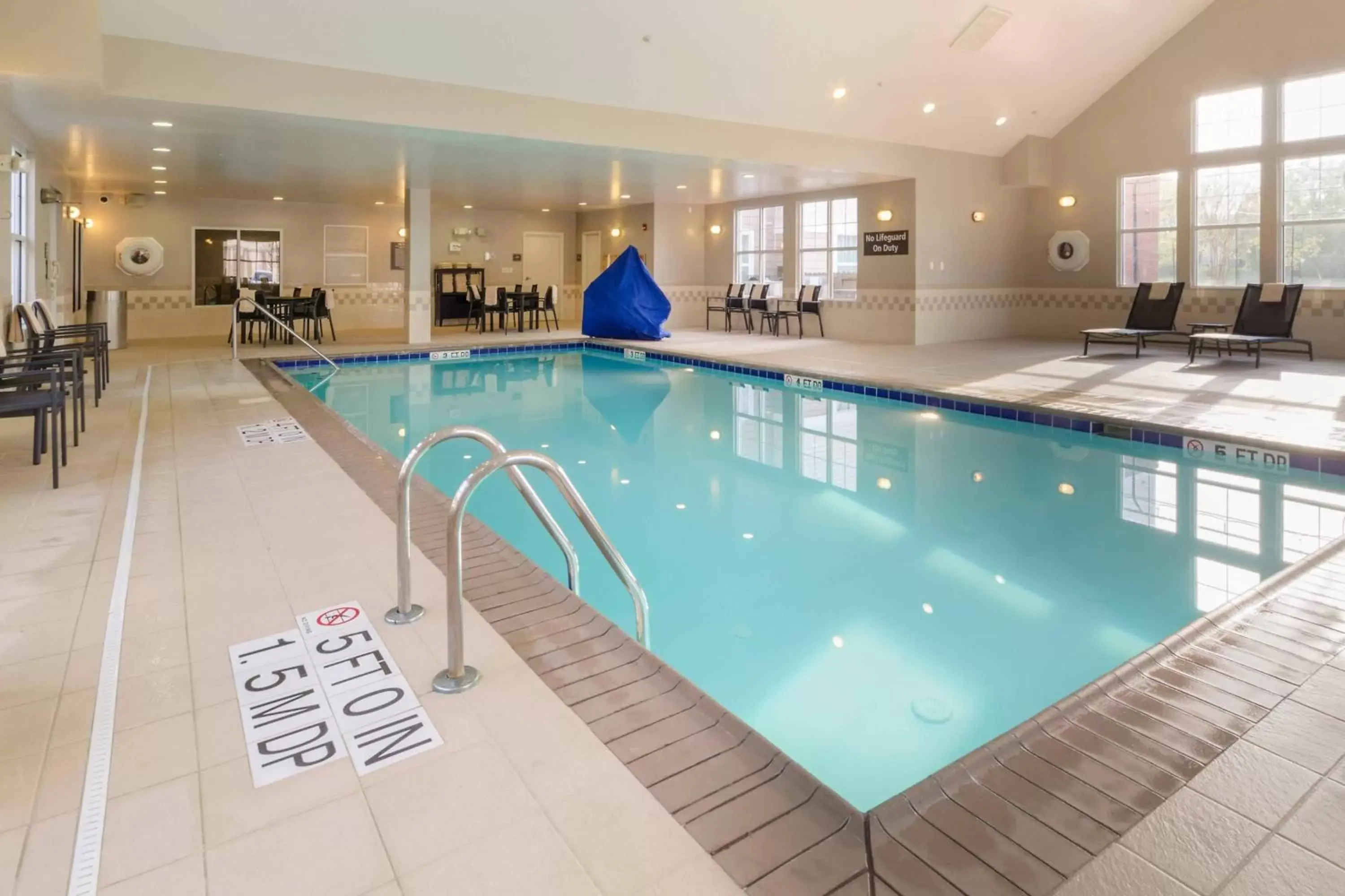 Swimming Pool in Residence Inn by Marriott Columbus Polaris