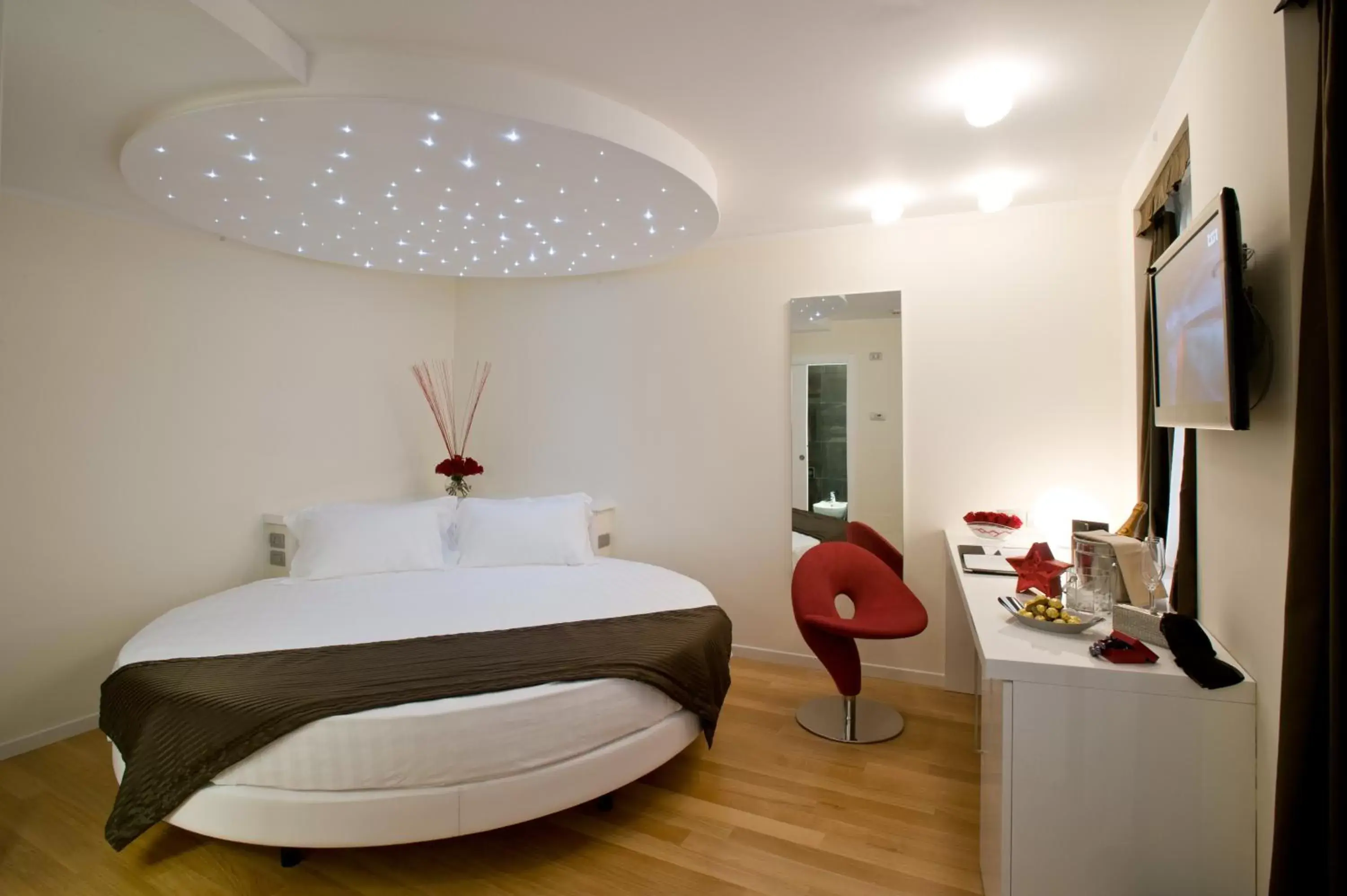 Photo of the whole room, Bed in Hotel Coppe Trieste - Boutique Hotel
