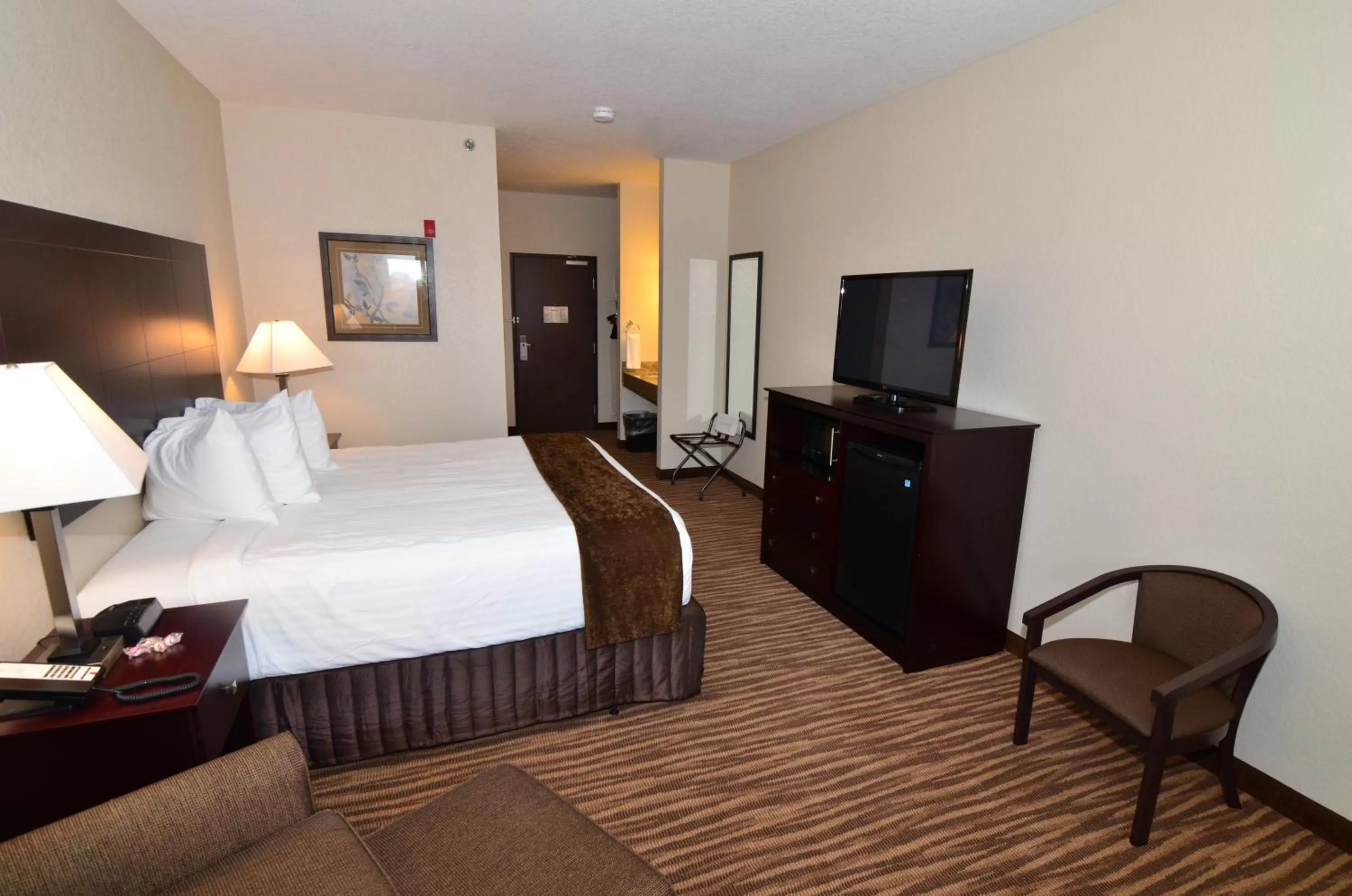 TV and multimedia, Bed in Cobblestone Inn & Suites - Clarion
