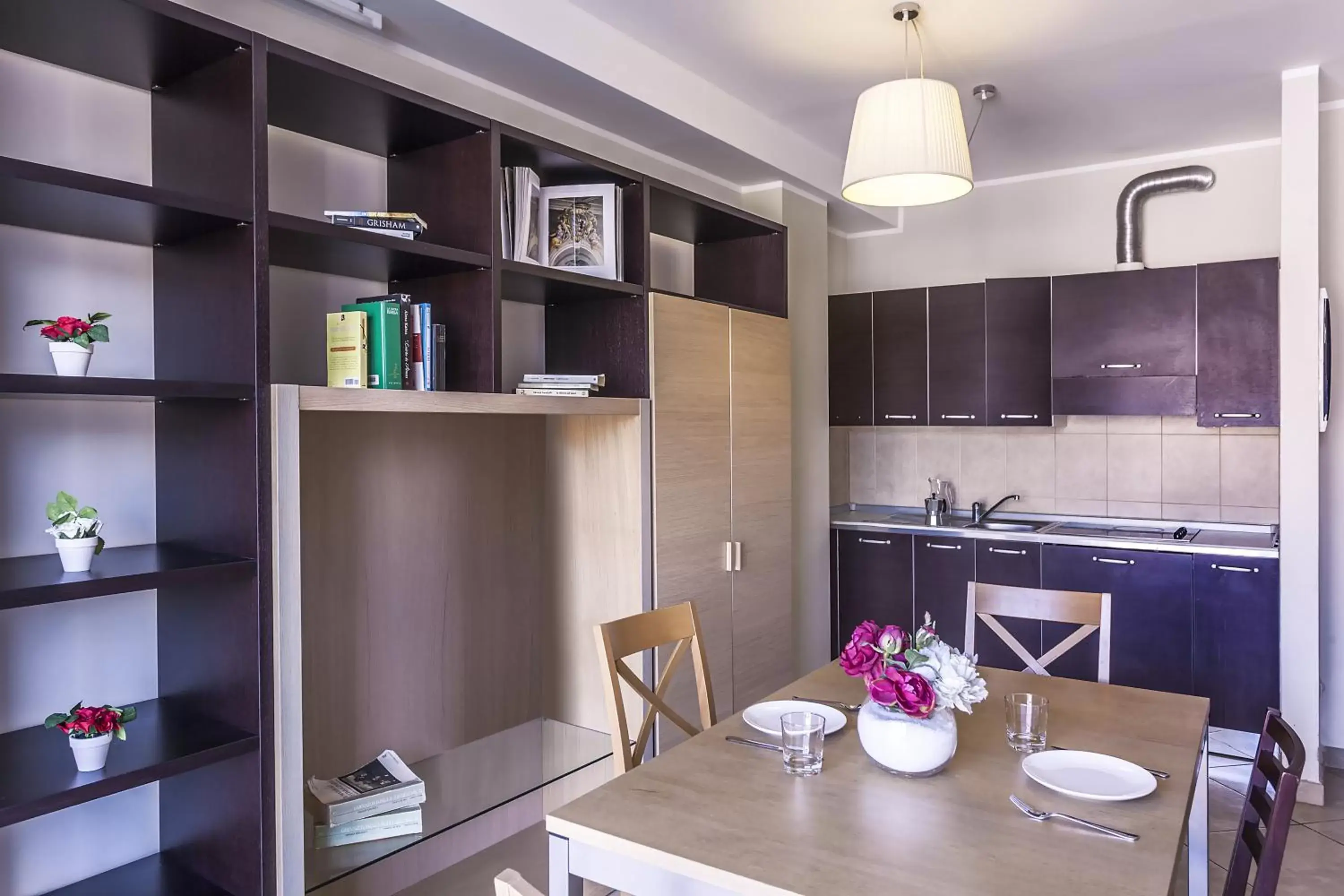 Library, Kitchen/Kitchenette in ApartHotel Anghel