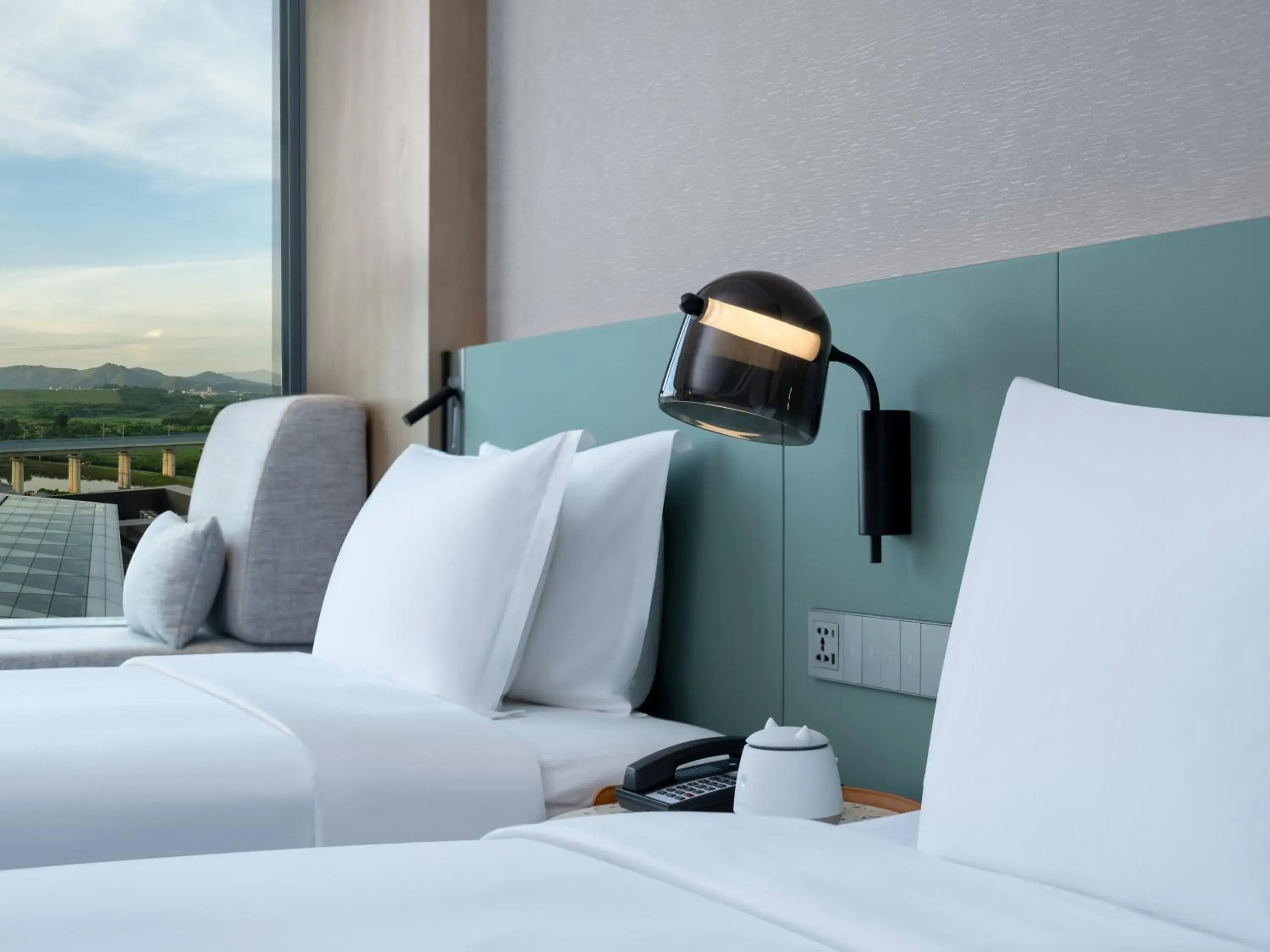 Bed in EVEN Hotels Shenzhen Guangming Cloud Park, an IHG Hotel