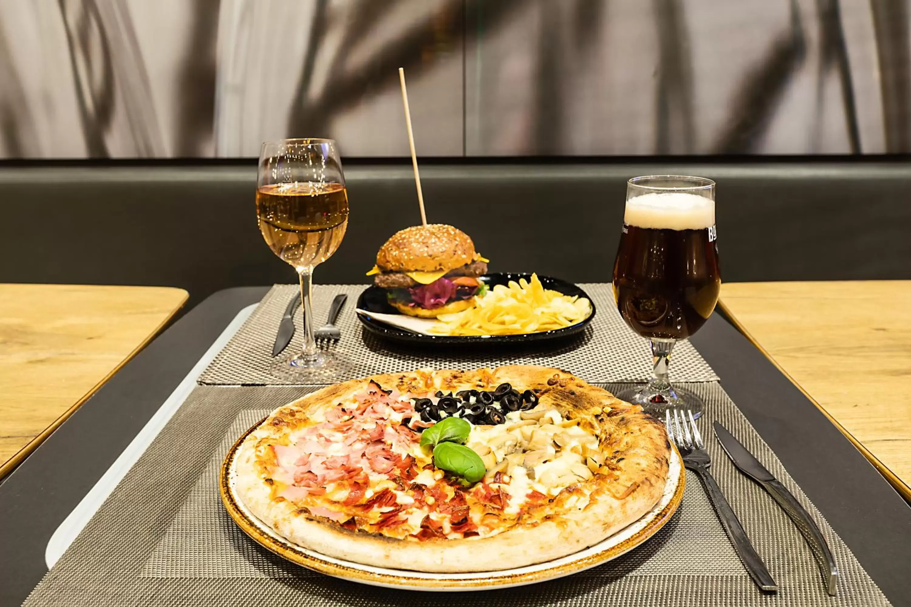 Restaurant/places to eat, Food in Hotel ibis Porto Gaia