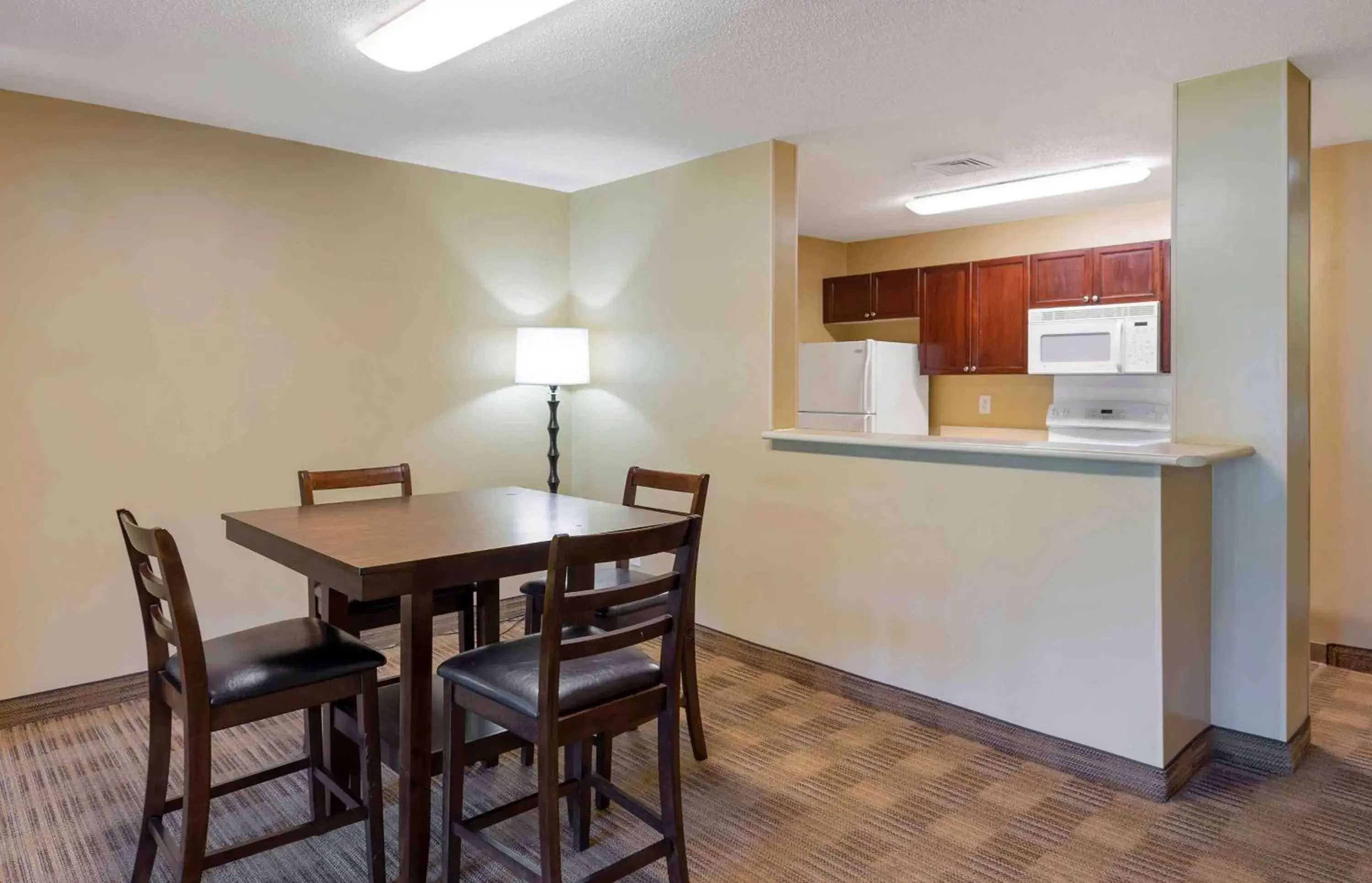 Bedroom, Dining Area in Extended Stay America Suites - Phoenix - Midtown