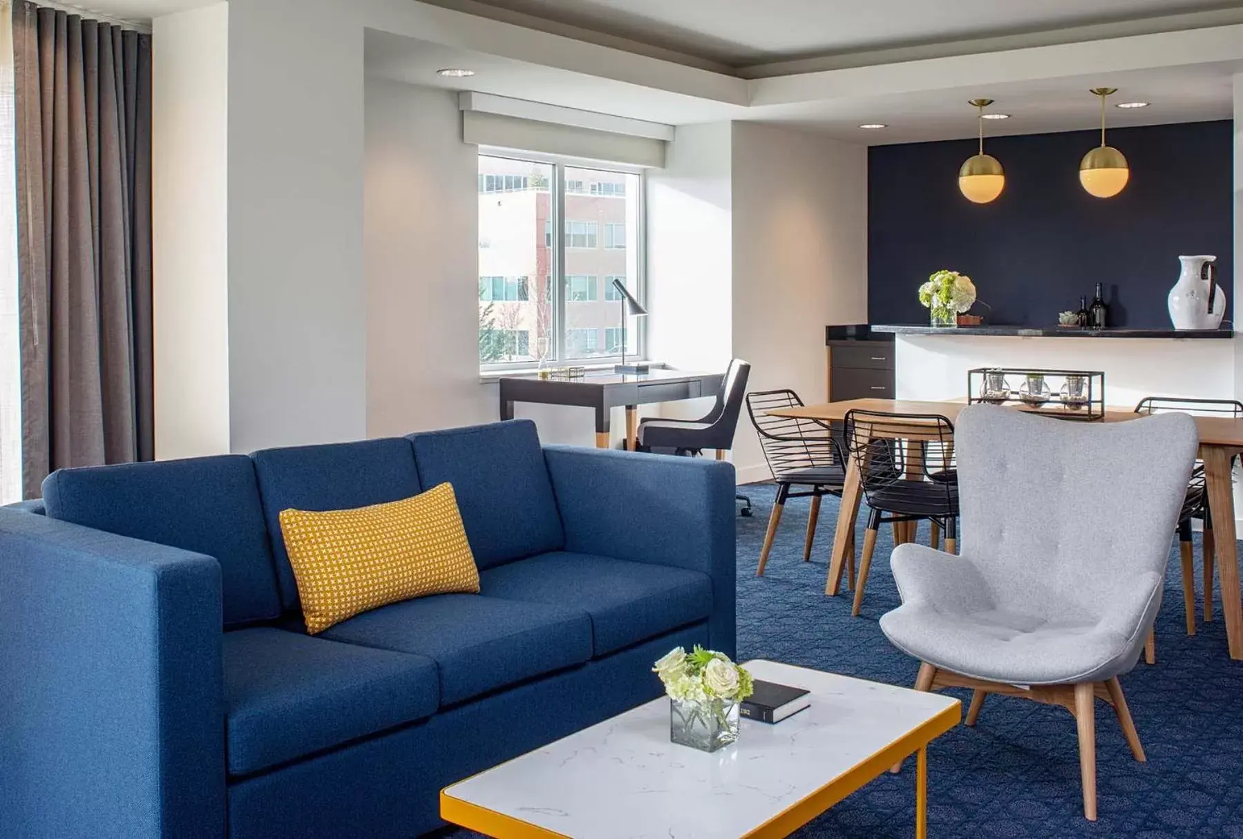 Bedroom, Seating Area in River's Edge Hotel Portland, Tapestry Collection by Hilton