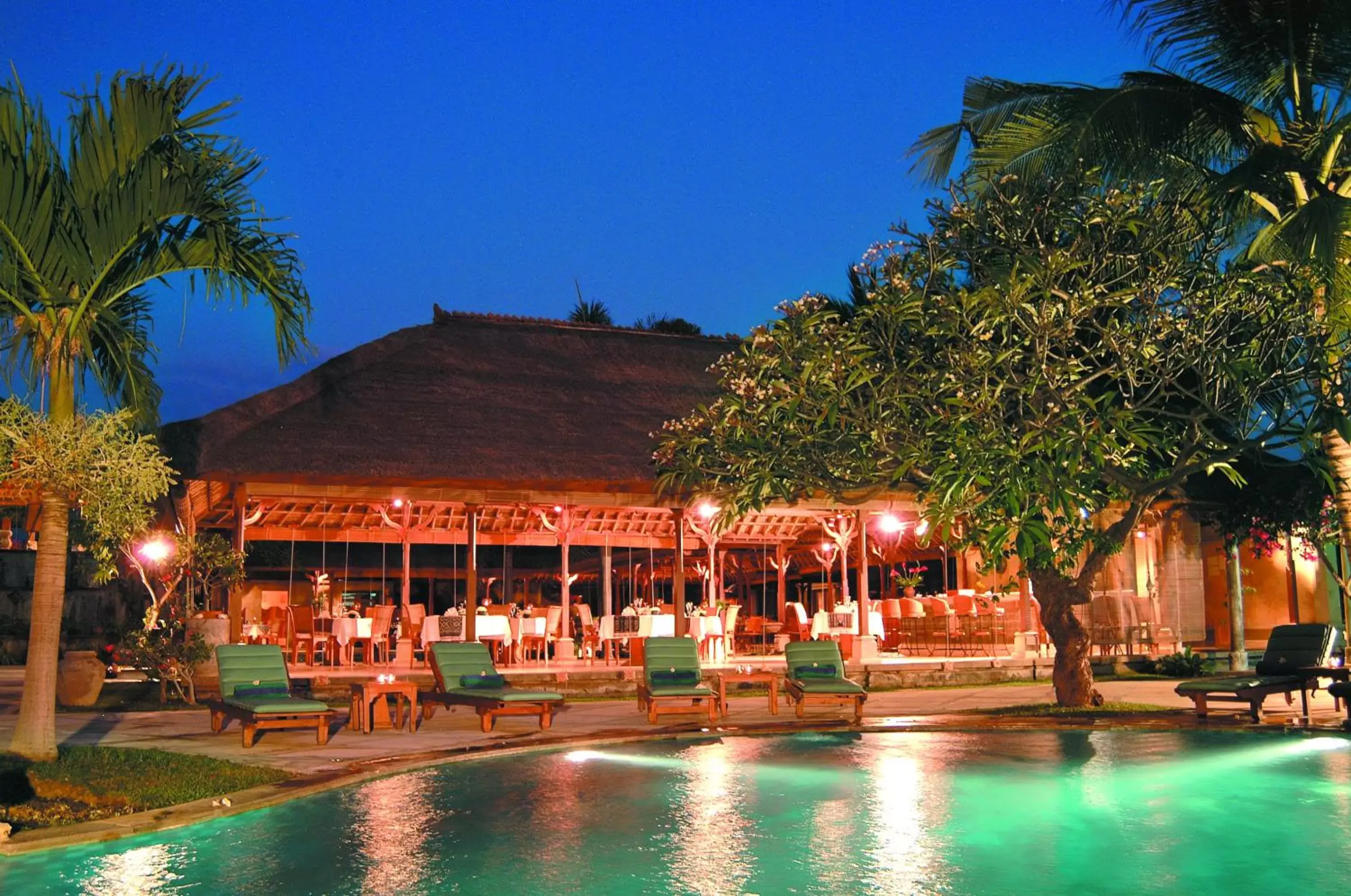 Restaurant/places to eat, Swimming Pool in Puri Bagus Lovina