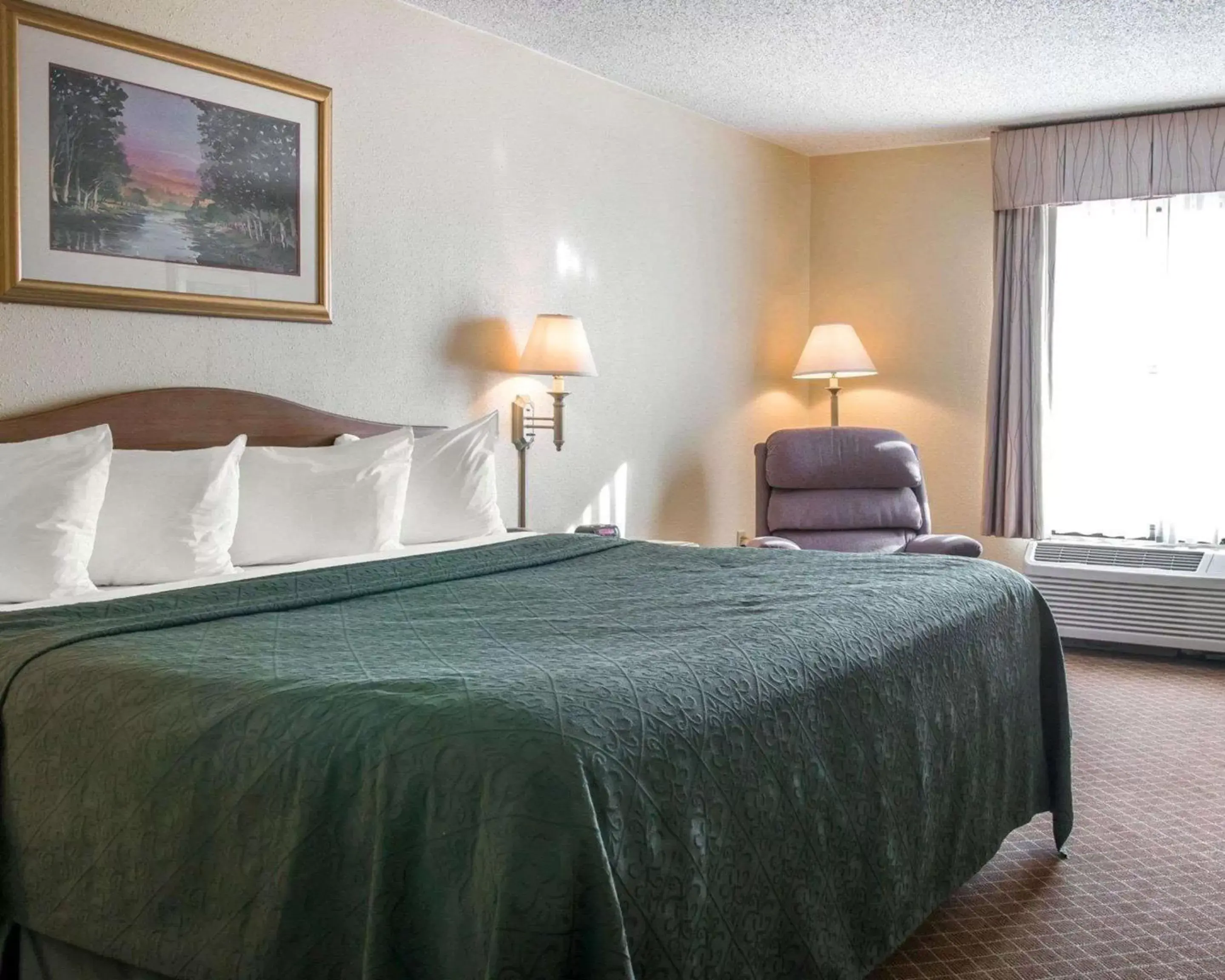 Bedroom, Bed in Quality Inn & Suites Monroe
