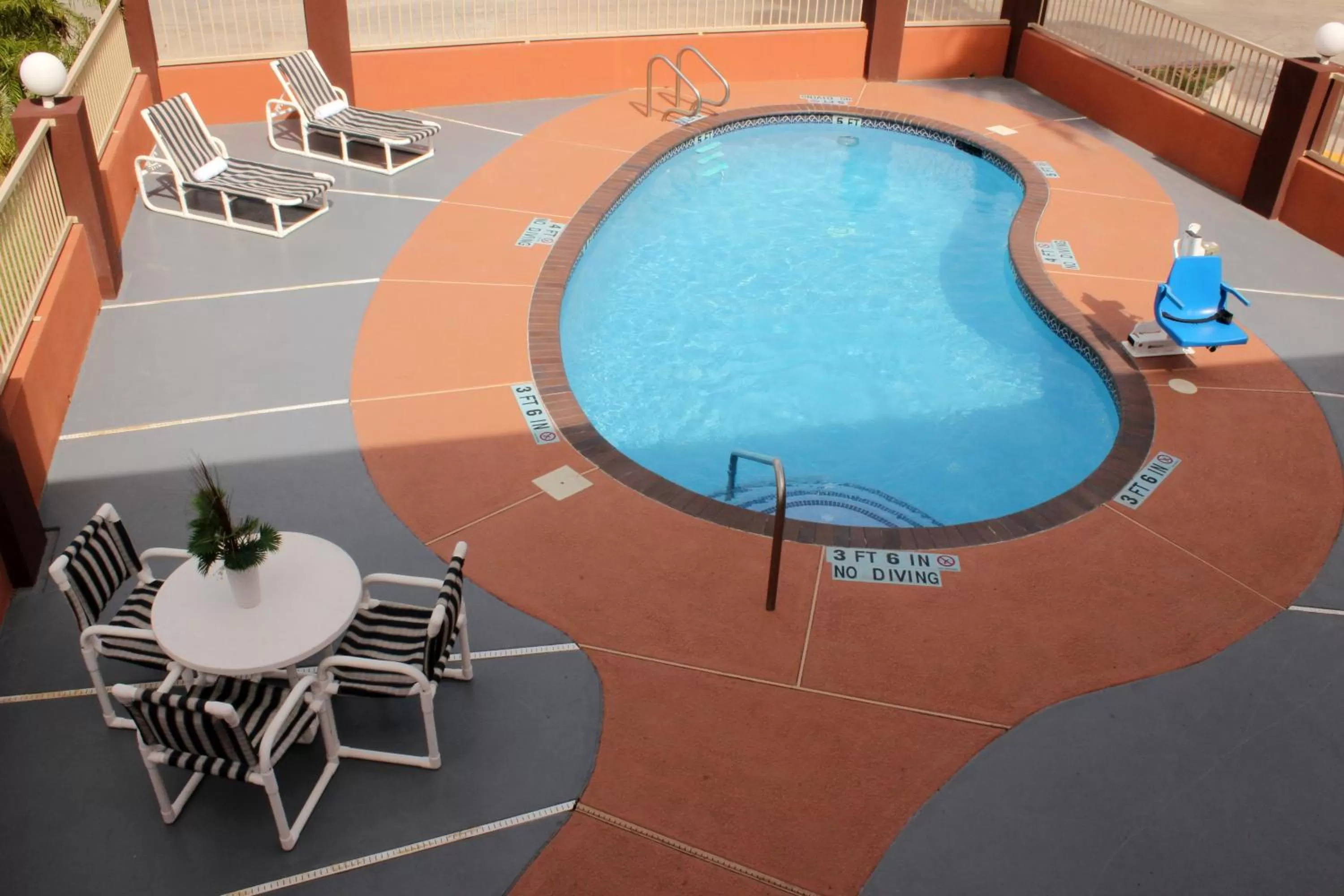 Swimming pool in Texas Inn & Suites McAllen at La Plaza Mall and Airport