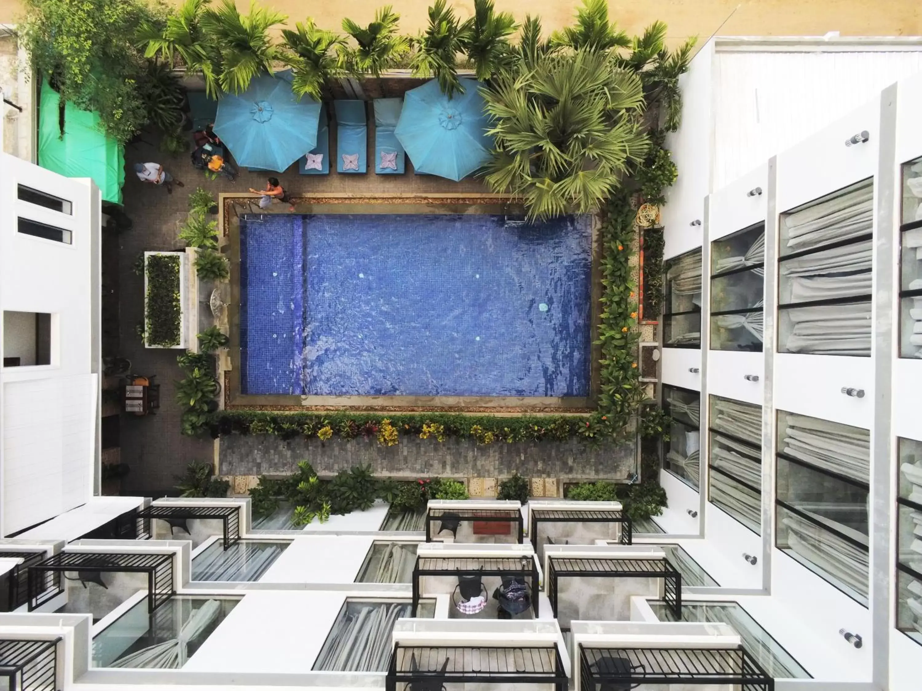 Pool view in CENTRAL BLANCHE Residence Pool view in CENTRAL BLANCHE Residence