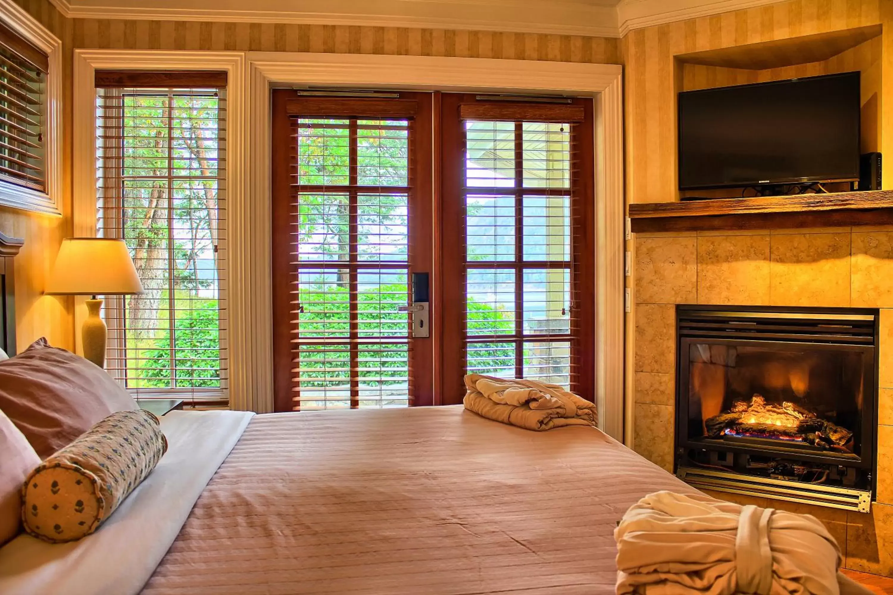 Bedroom, Bed in Poets Cove Resort & Spa