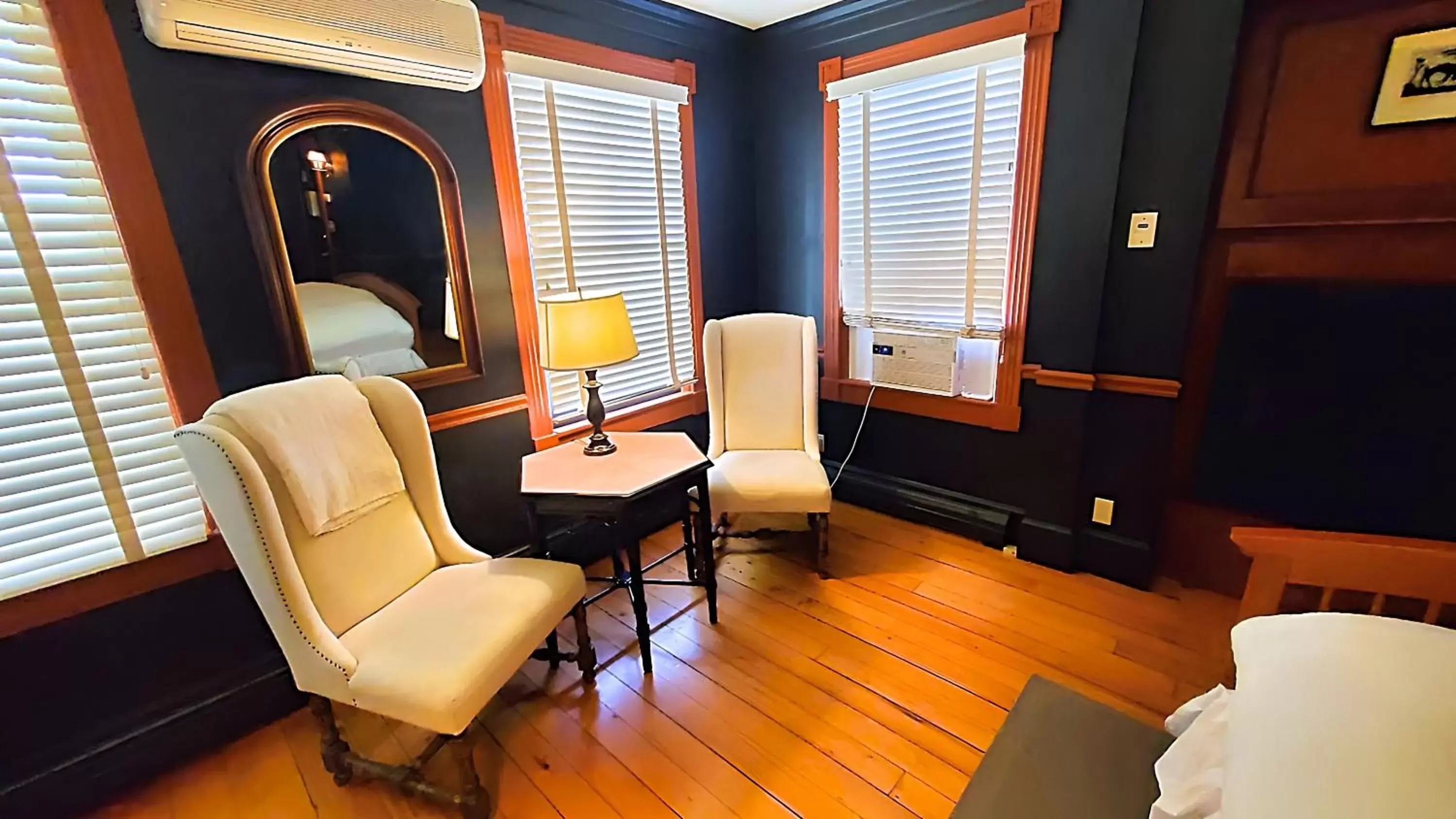 Seating Area in Four Columns Inn