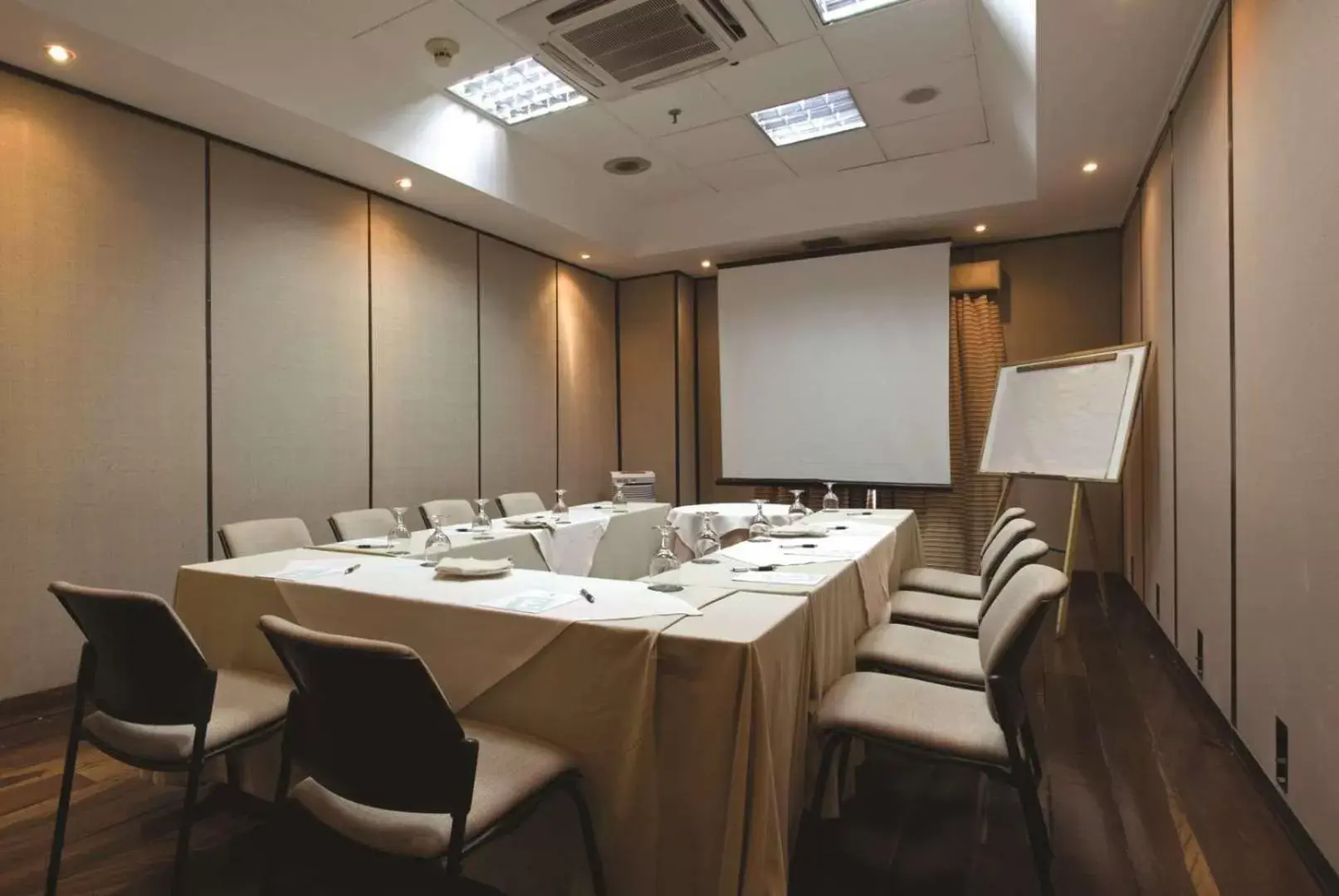 Meeting/conference room in Embassy Suites by Hilton Bogotá - Rosales