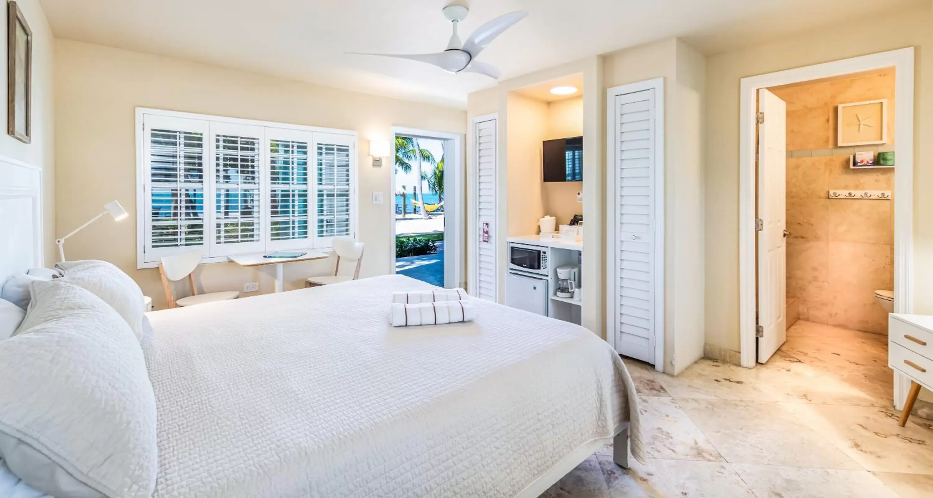 Bedroom, Bed in Lime Tree Bay Resort