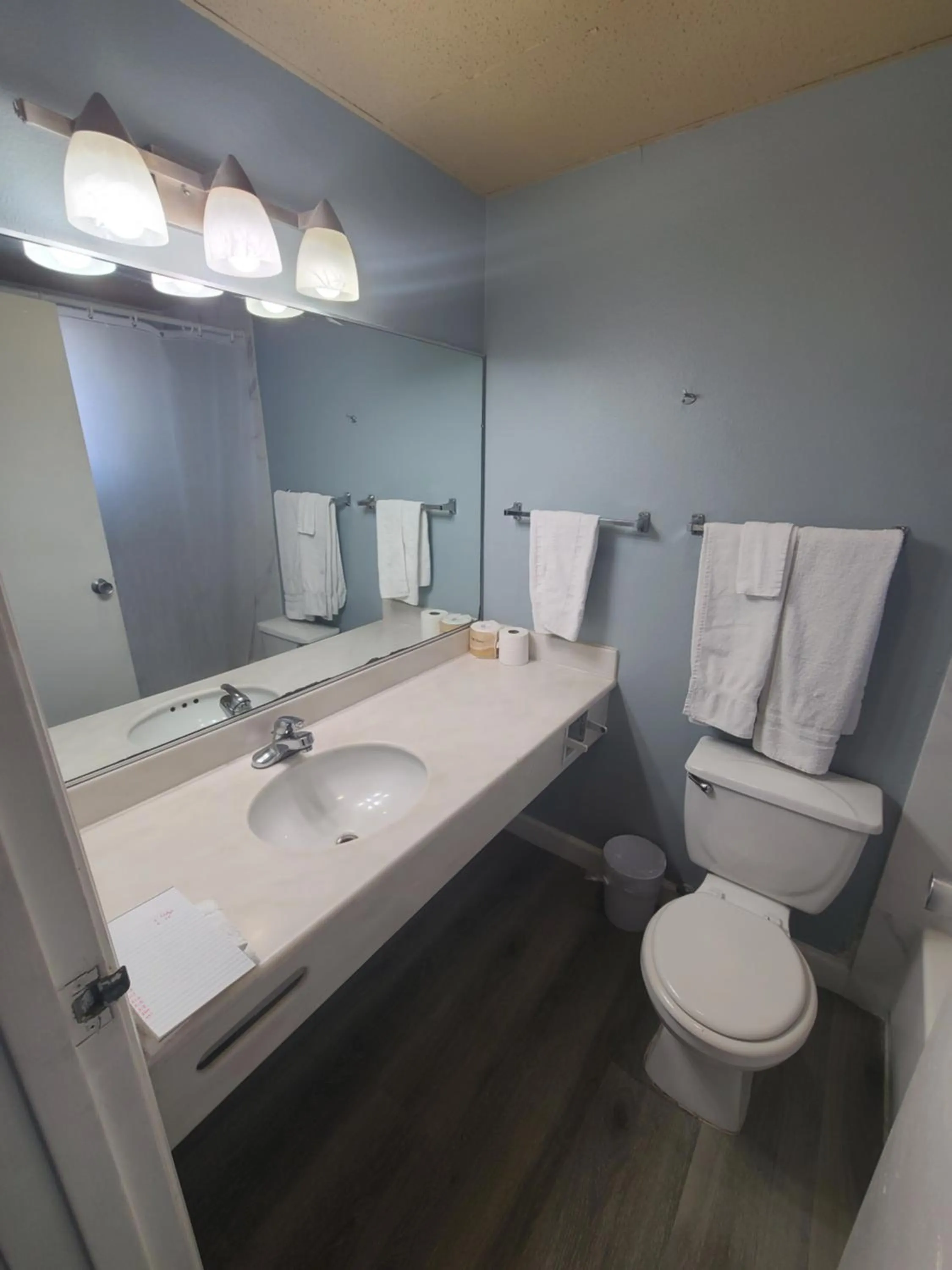 Bathroom in Heritage Inn - Milpitas