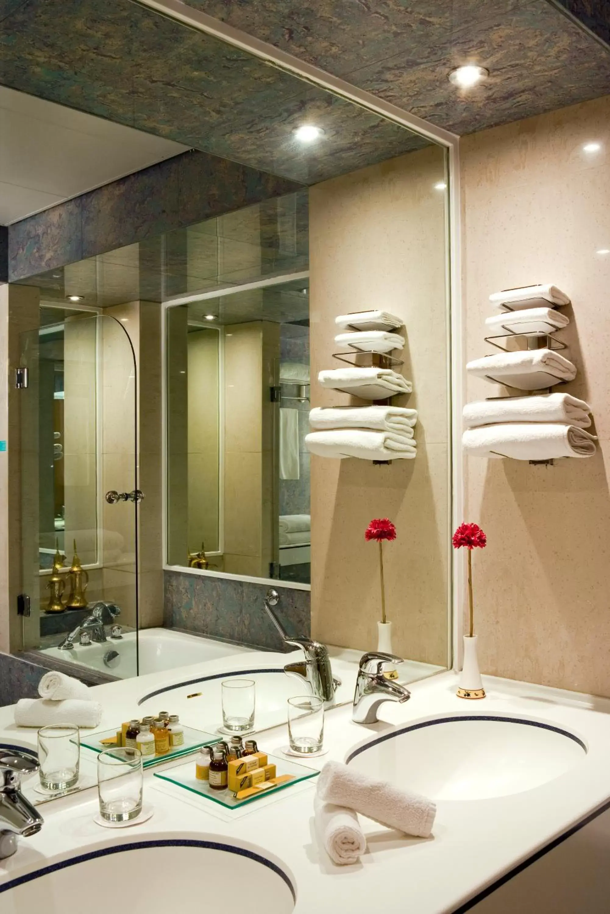 Bathroom in Mercure Grand Jebel Hafeet Hotel