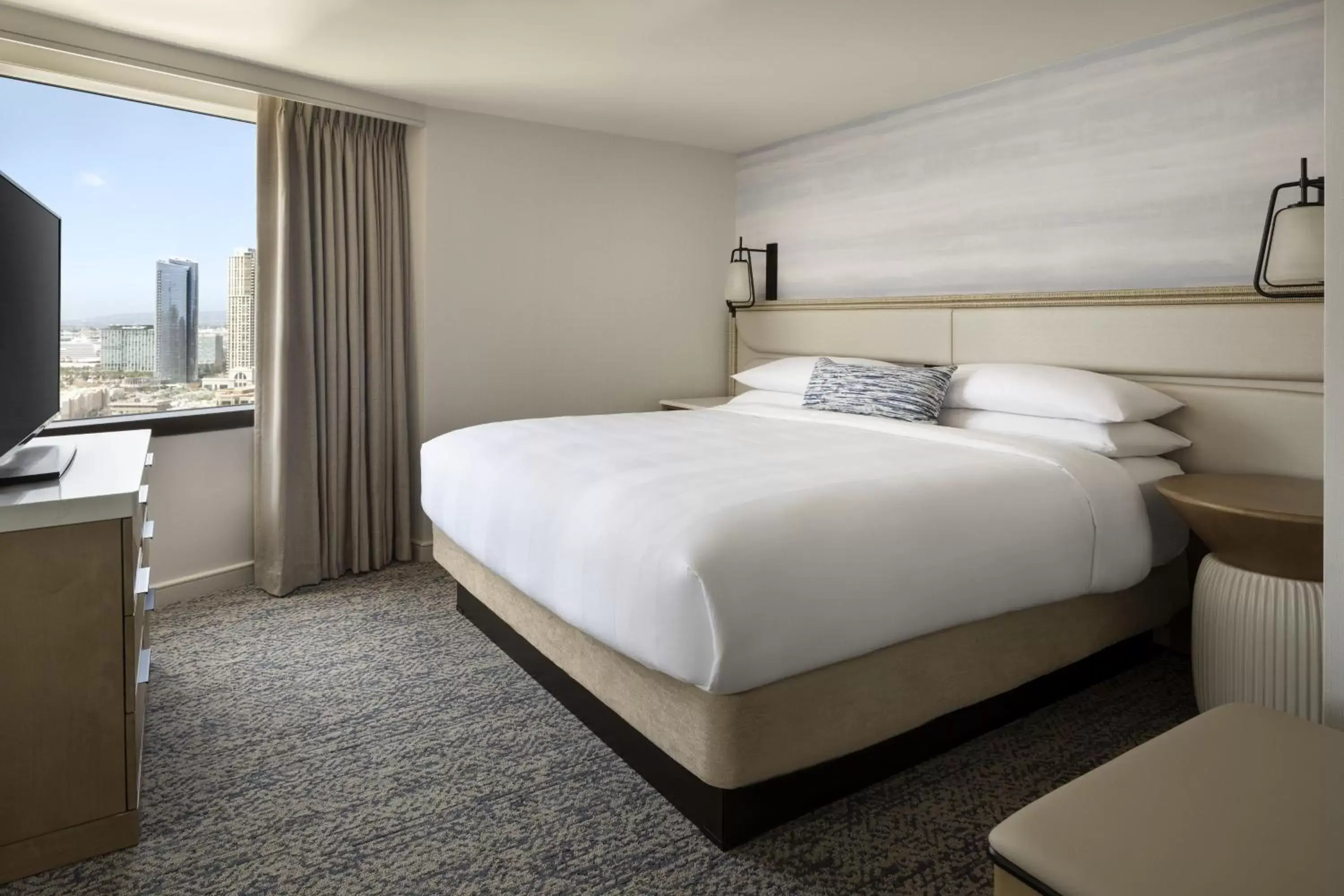 Photo of the whole room, Bed in San Diego Marriott Marquis and Marina