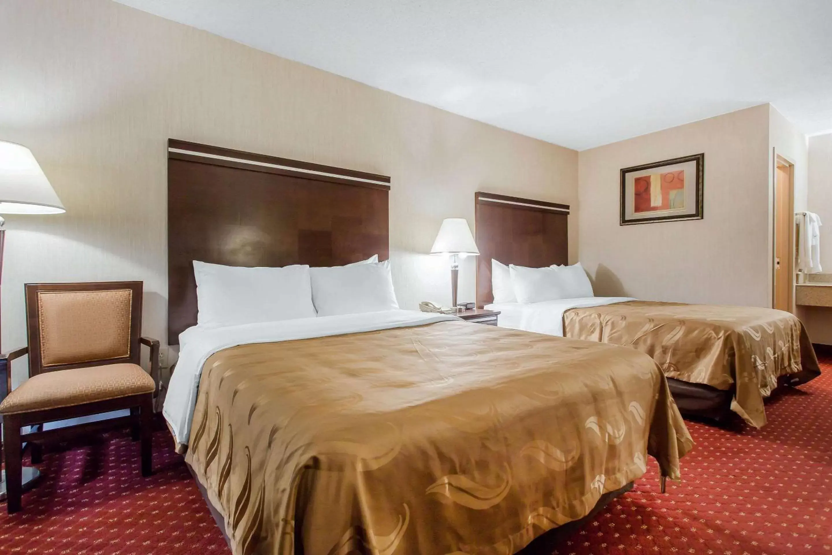 Photo of the whole room, Bed in Quality Inn Mount Airy Mayberry