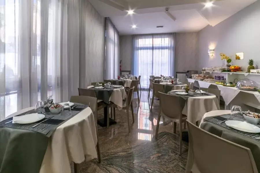 Restaurant/Places to Eat in Hotel Donatello