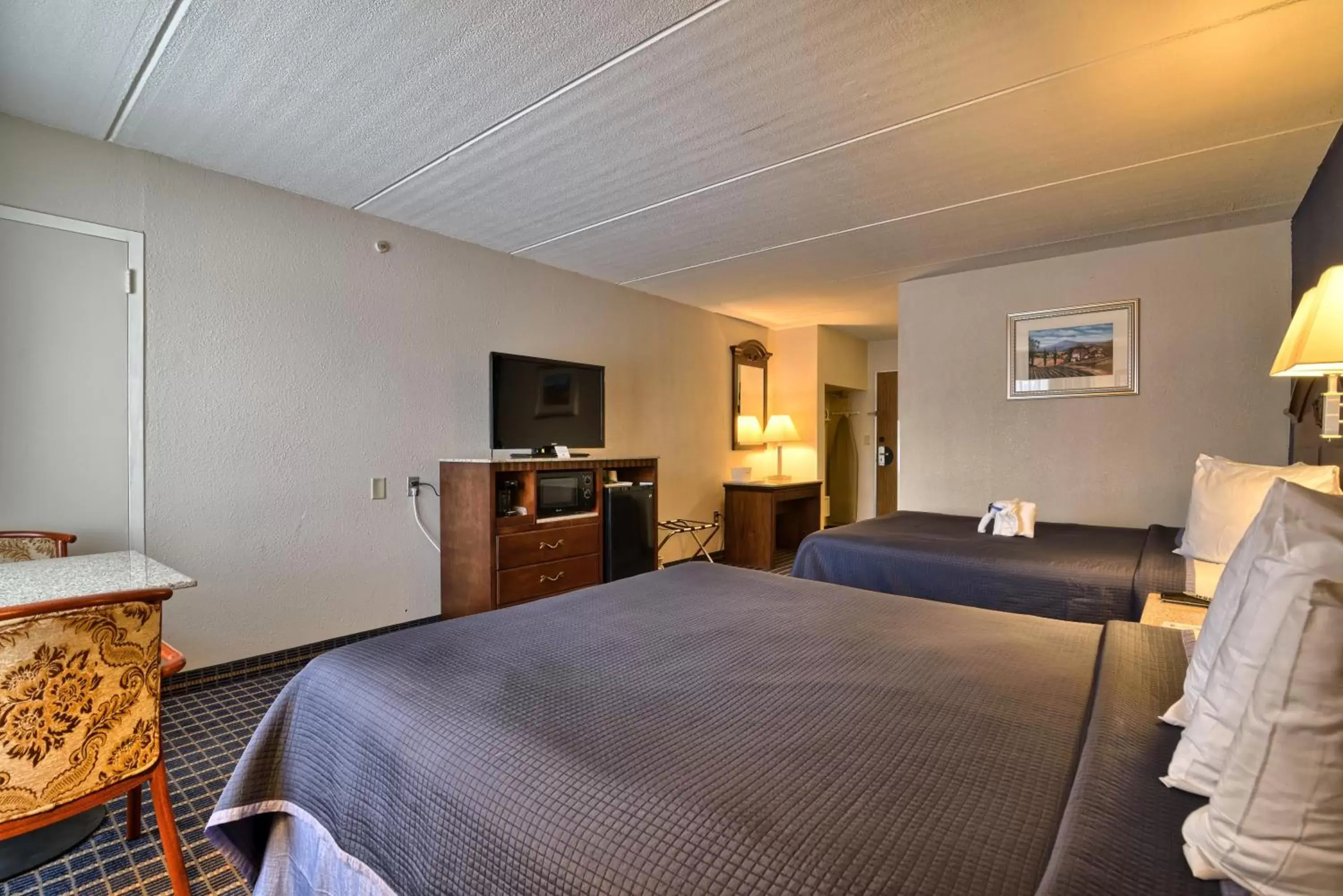 Queen Room with Two Queen Beds - Non-Smoking in Howard Johnson by Wyndham Bangor