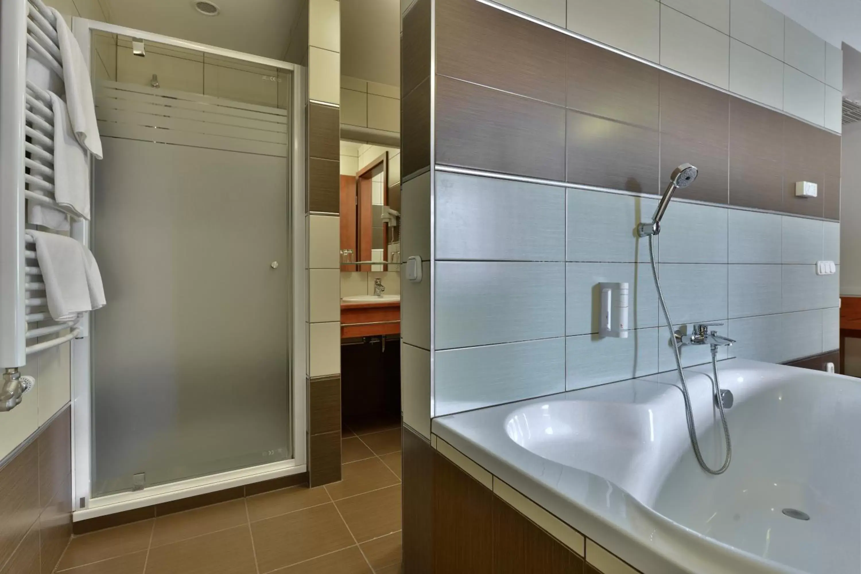 Shower, Bathroom in Hotel City Inn