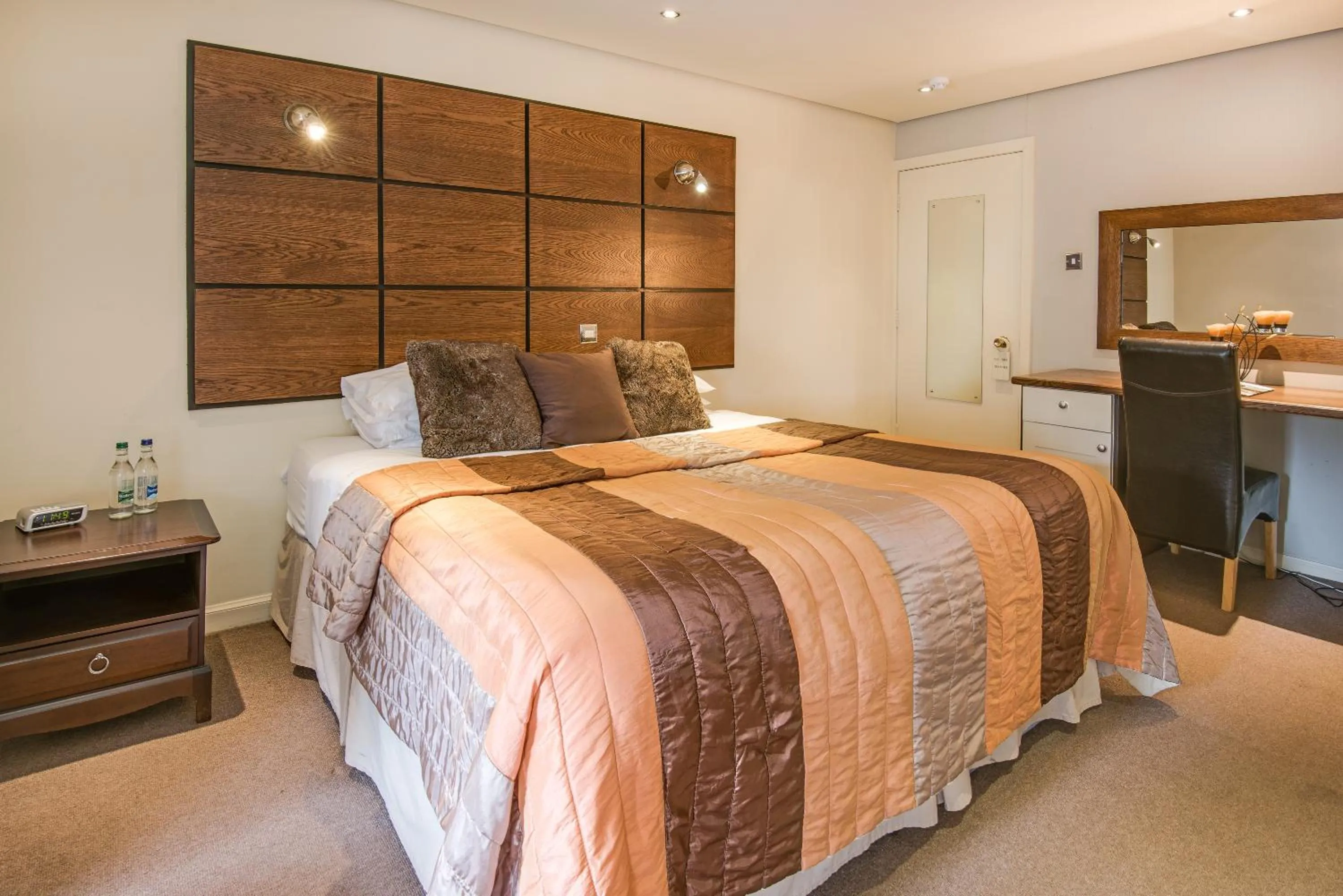 Deluxe Double or Twin Room in Queenshead Hotel Kelso