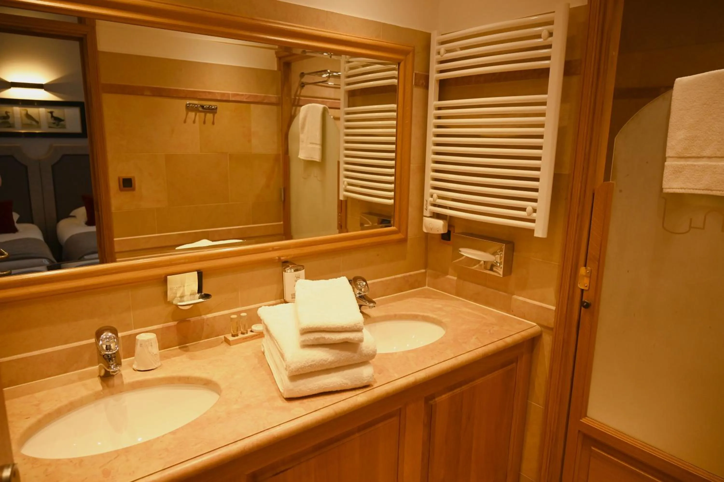 Bathroom in Hôtel Le Rempart