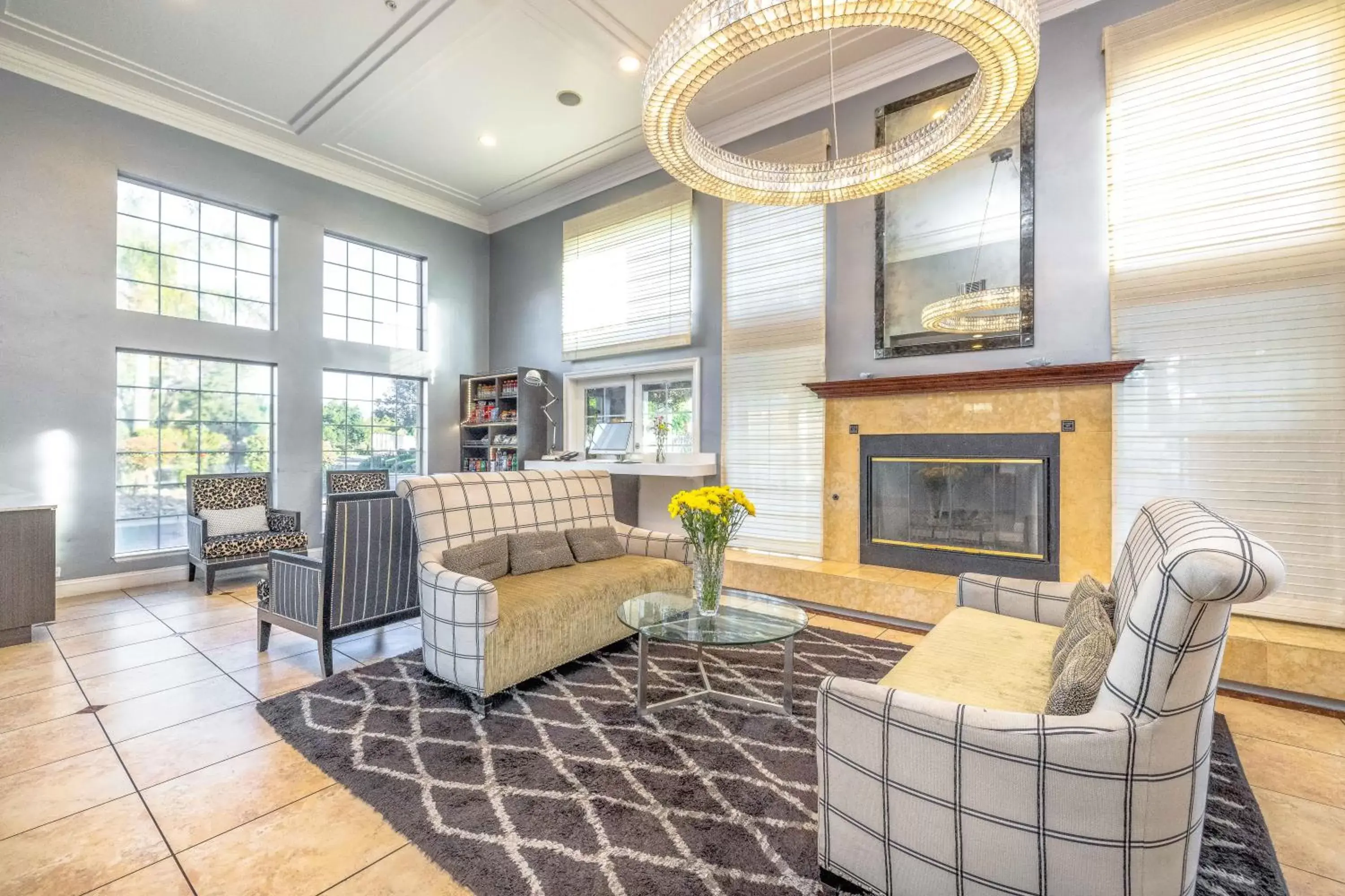 Lobby or reception in Best Western Plus Dixon Davis Lobby or reception in Best Western Plus Dixon Davis