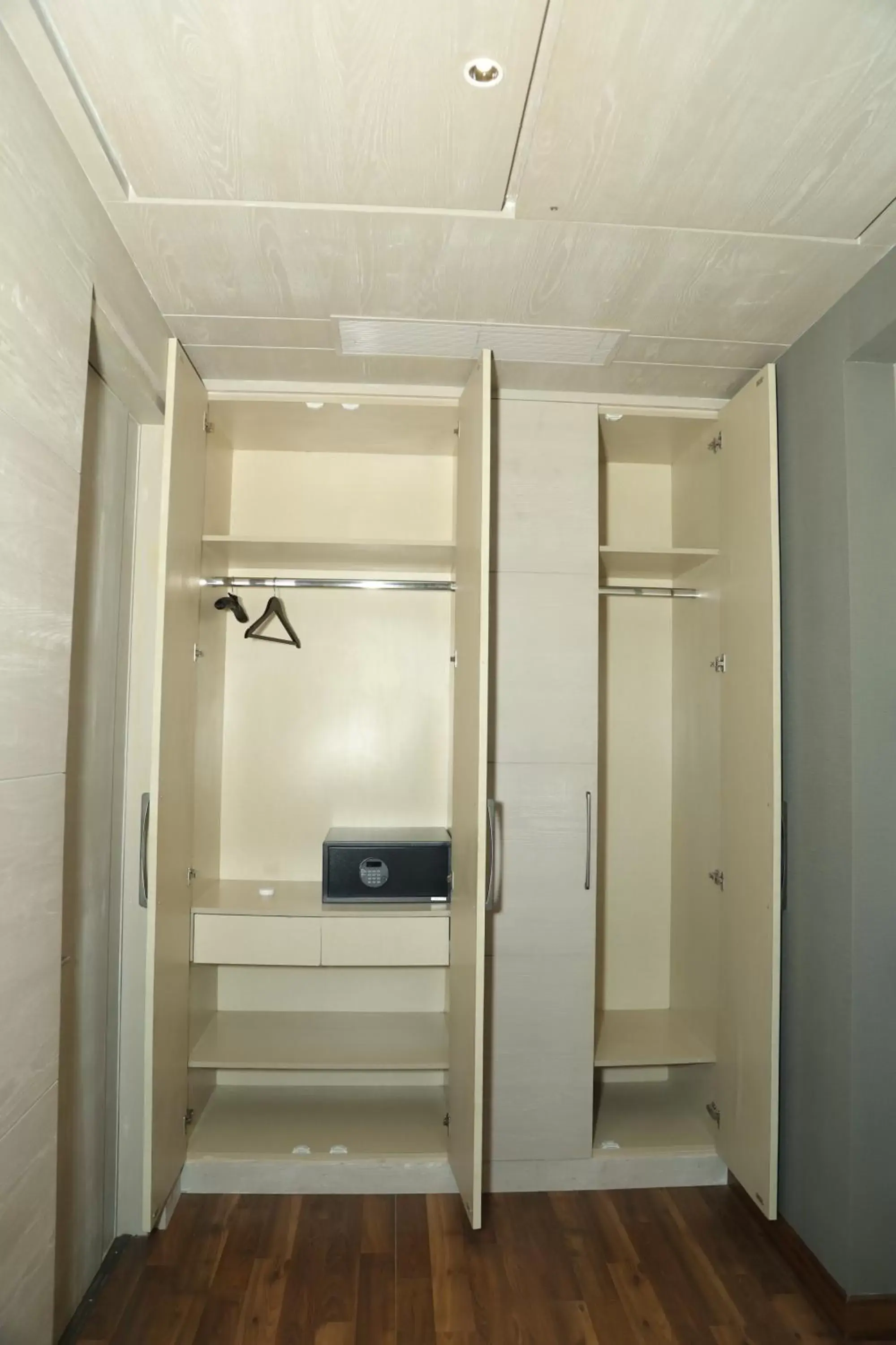 wardrobe, Bathroom in Wyndham Chandigarh Mohali