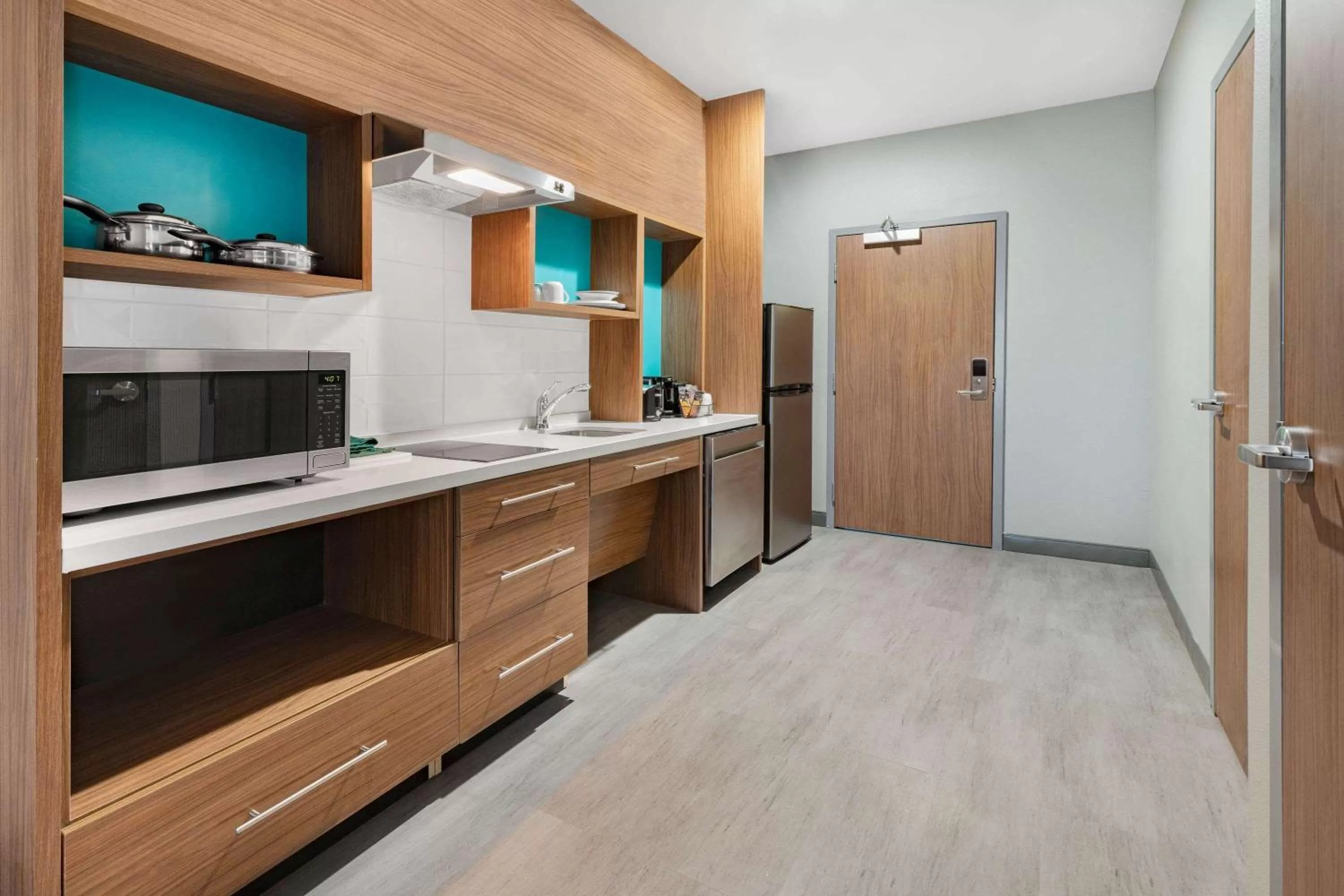 Kitchen or kitchenette in La Quinta Inn & Suites by Wyndham Fort Stockton Northeast