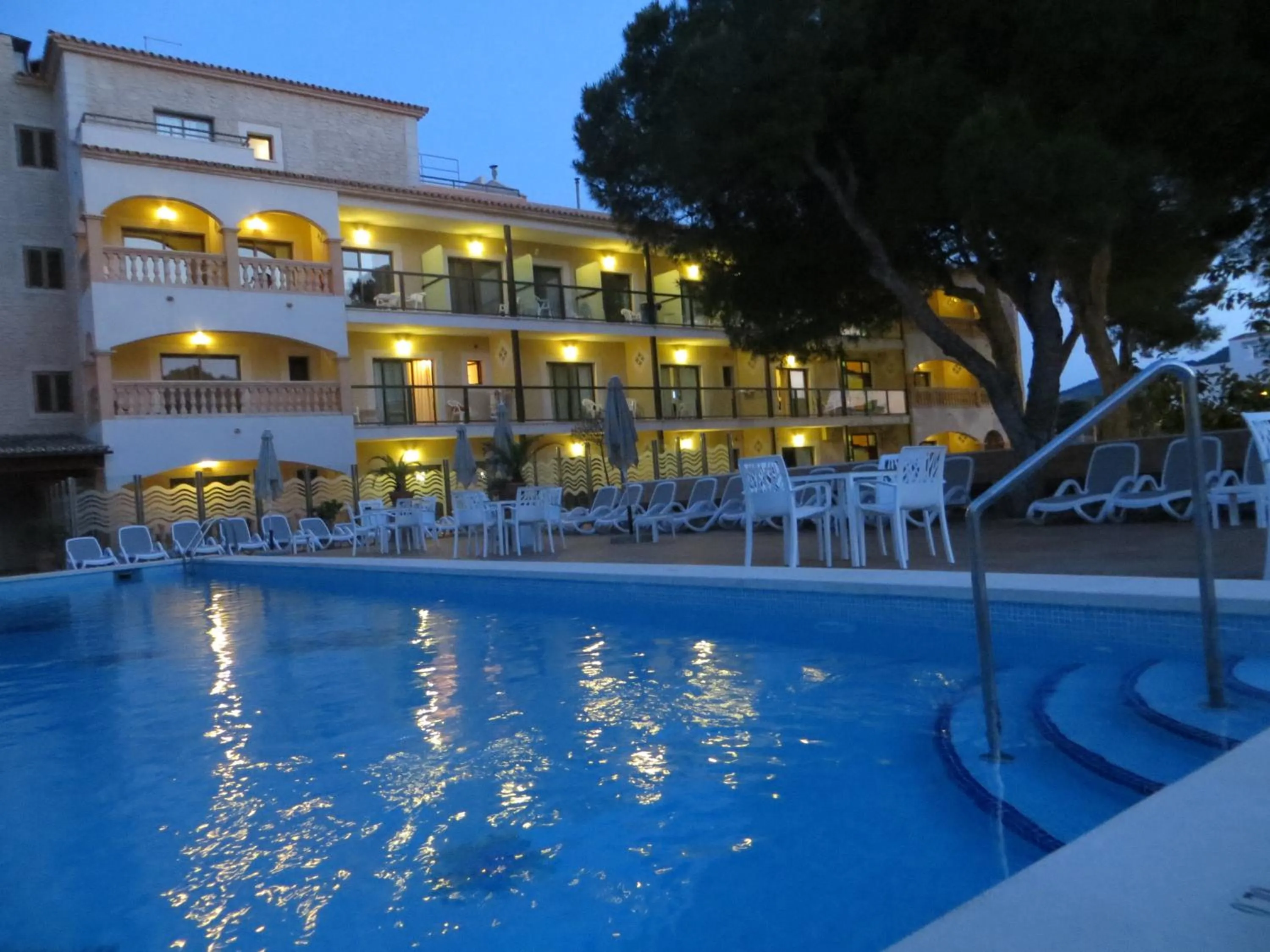 Swimming pool in Hotel Baviera