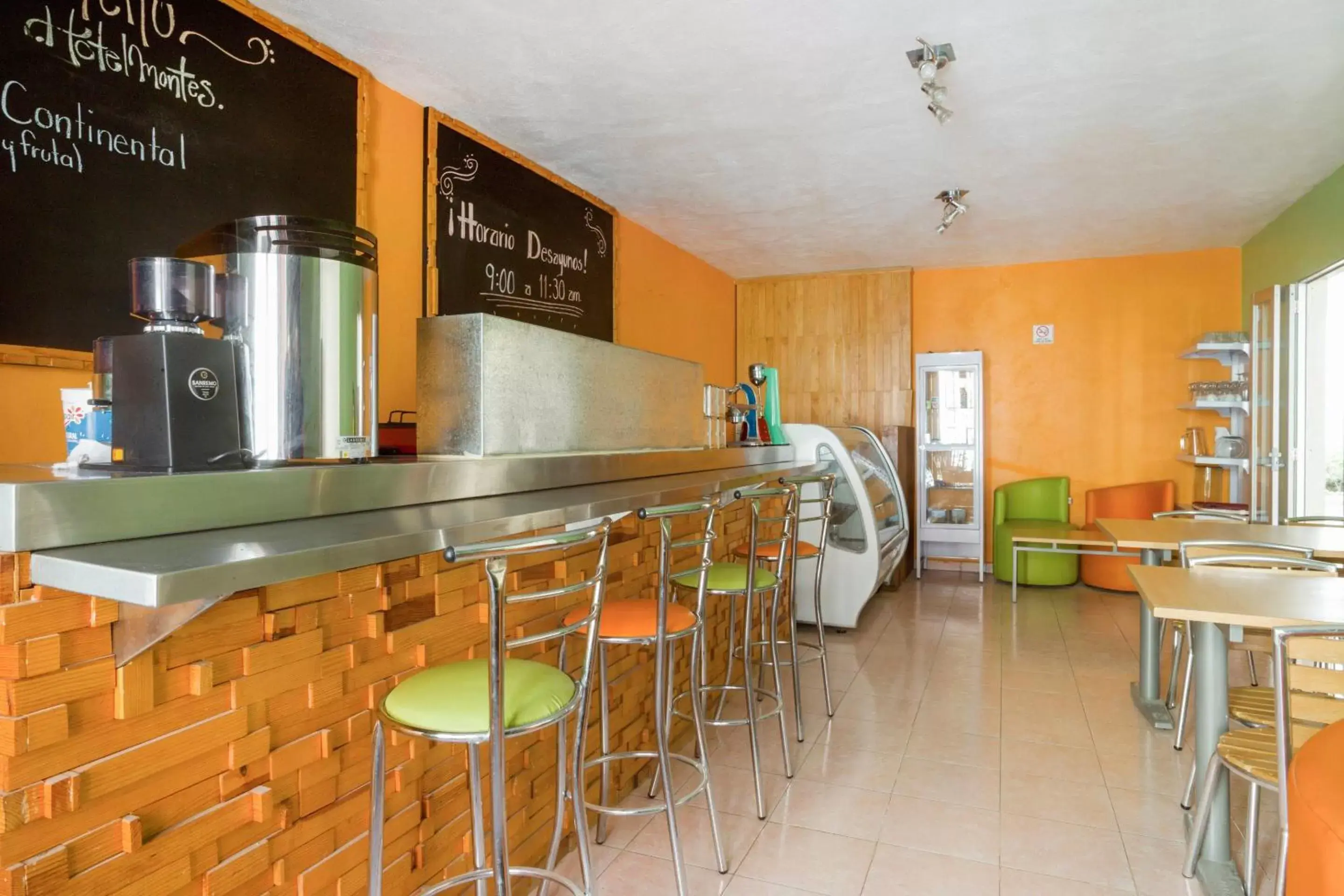 Restaurant/places to eat, Lounge/Bar in OYO Hotel Montes, Atlixco Puebla