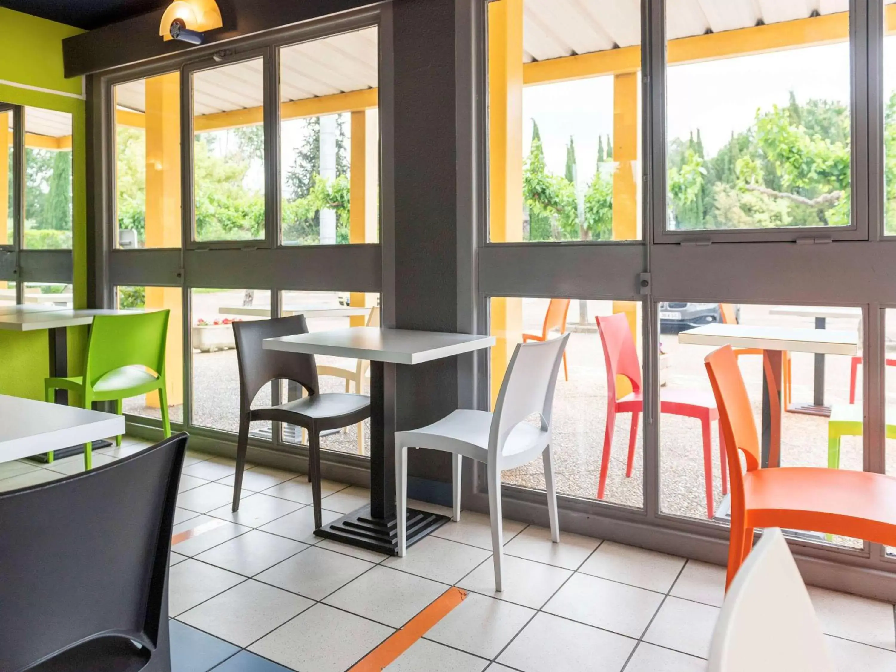Restaurant/Places to Eat in ibis budget Nimes Caissargues