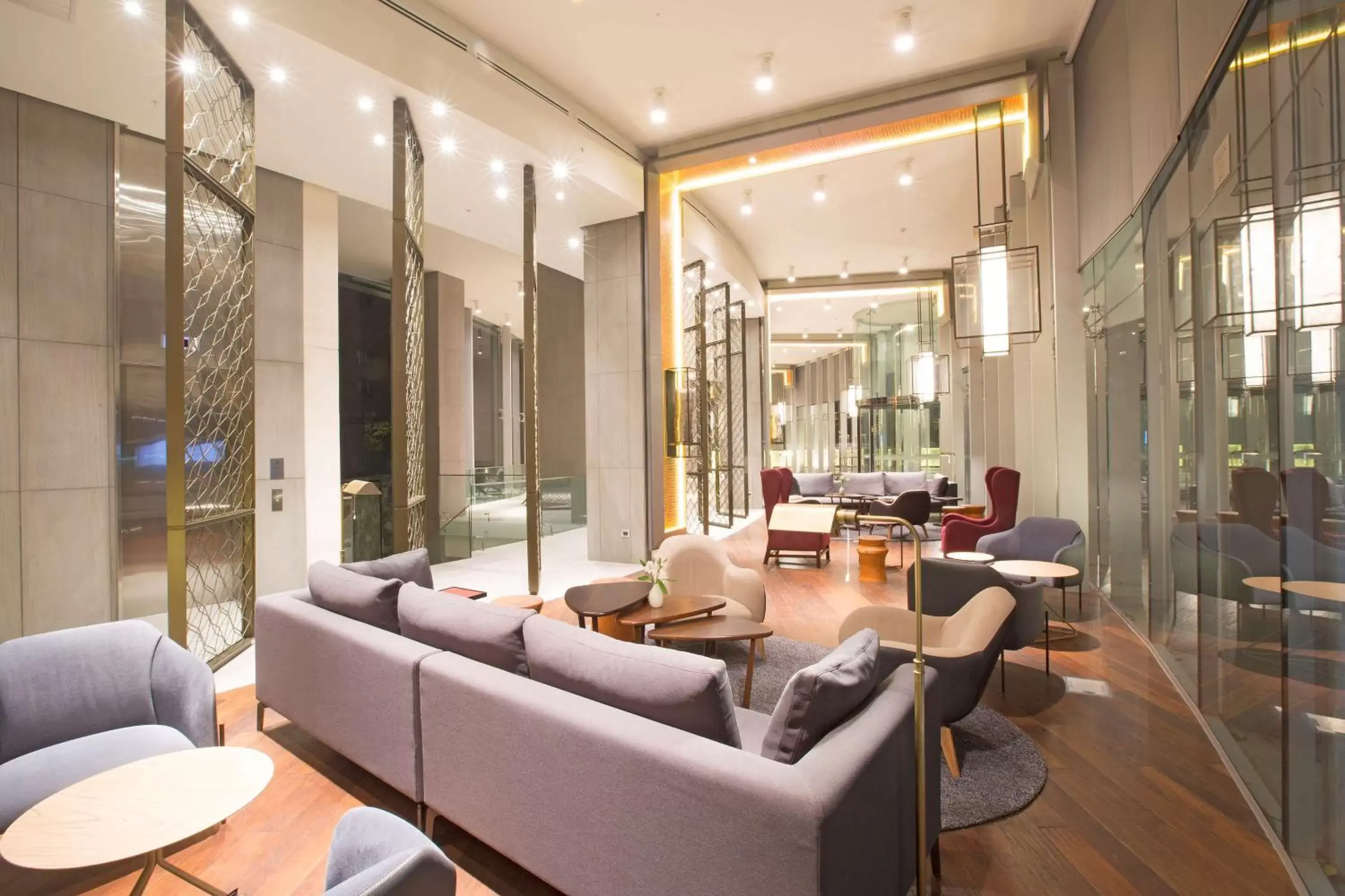 Lobby or reception, Seating Area in DoubleTree by Hilton Santiago Kennedy, Chile