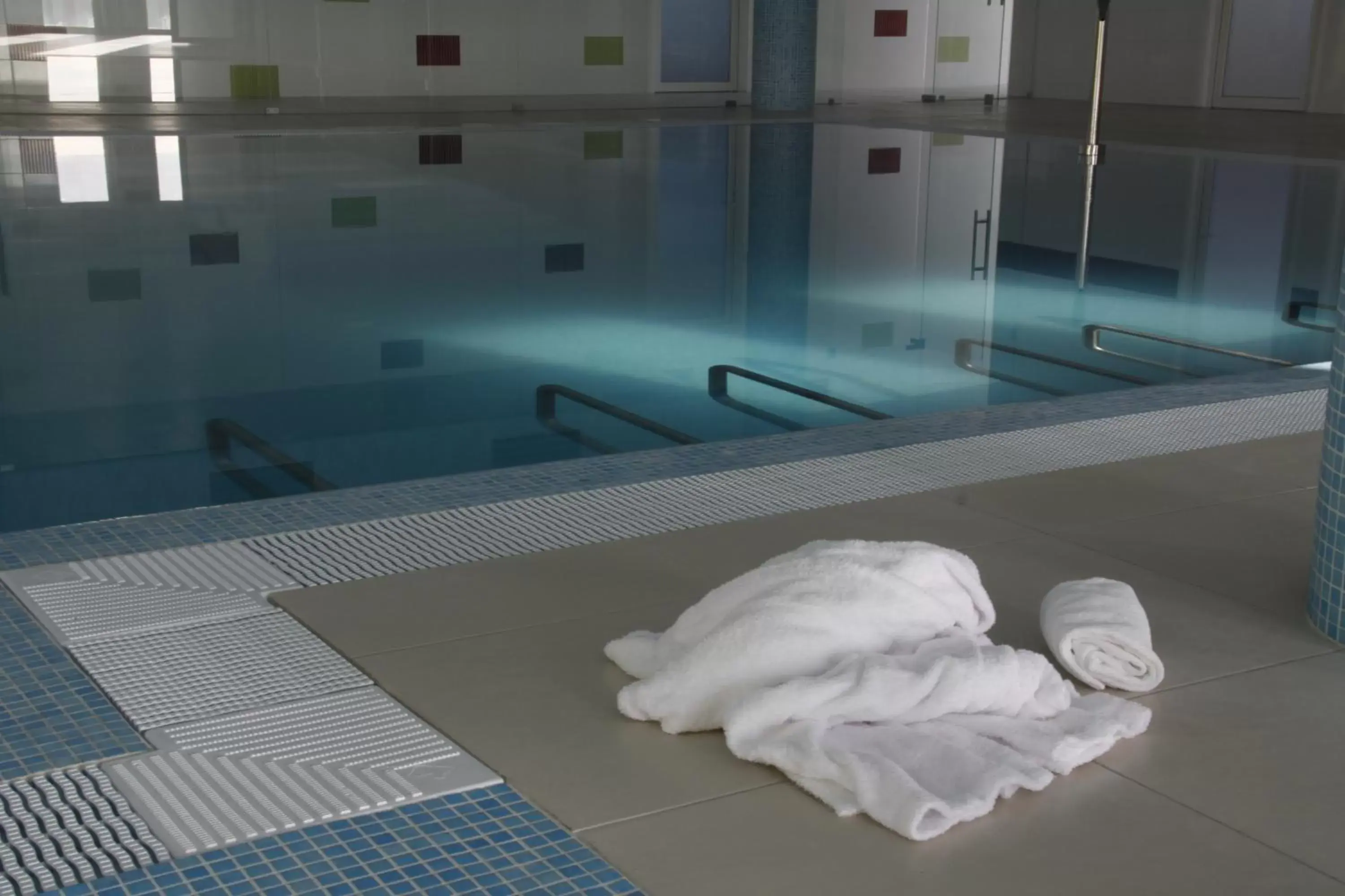 Swimming pool, Bathroom in Palace Hotel & SPA Termas do Bicanho